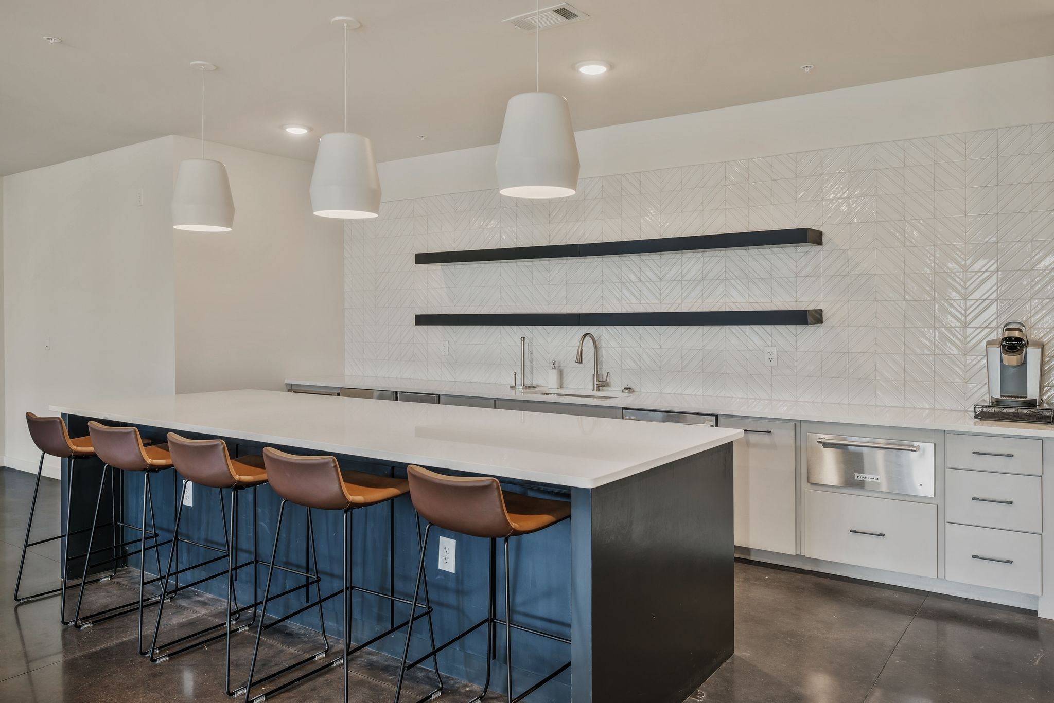 600 E Trinity Ln Unit: 118