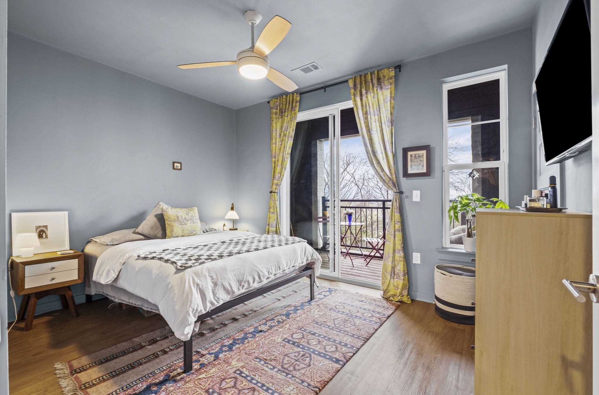 600 E Trinity Ln Unit: 118