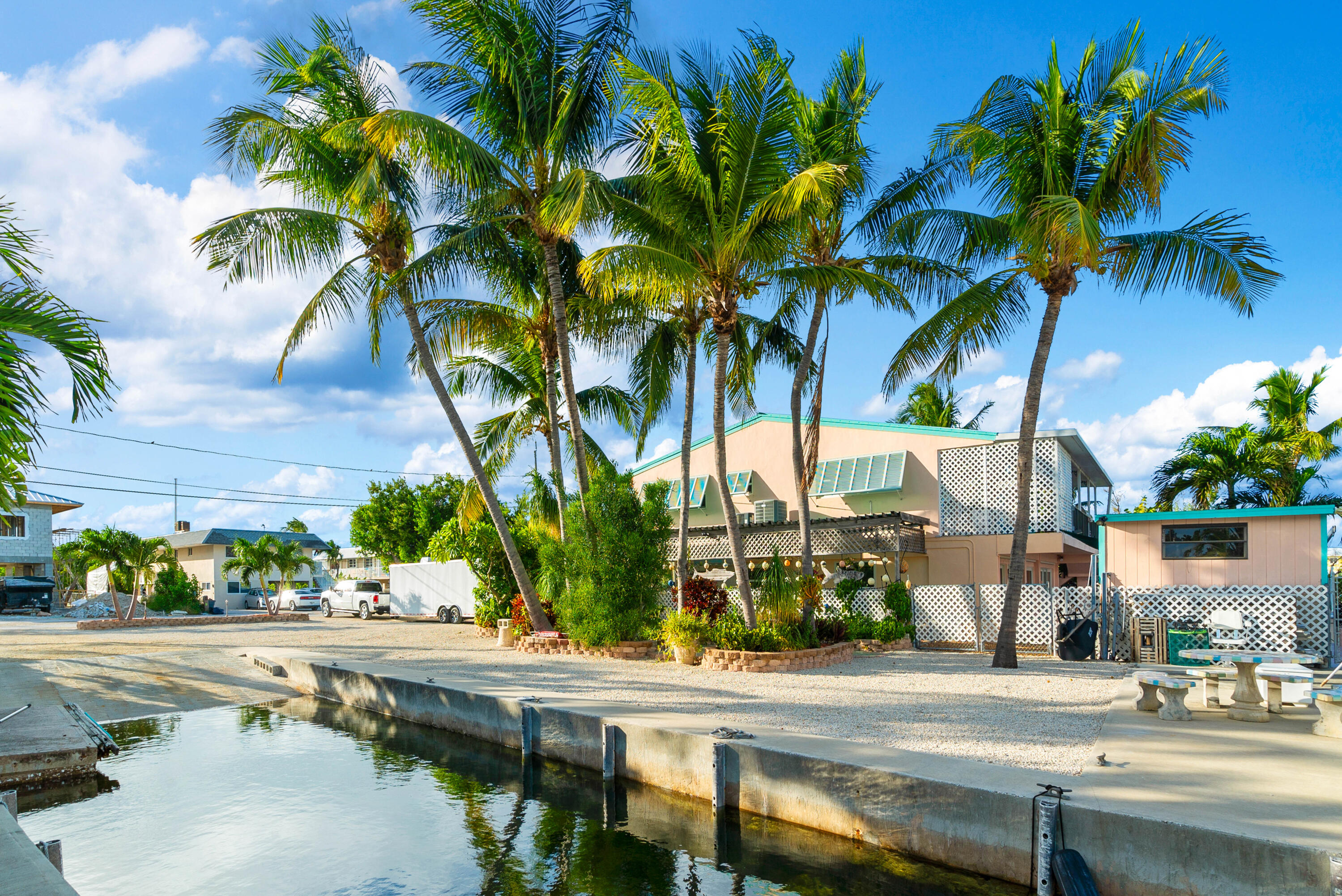 313 Buttonwood Cir & Adjacent Lot