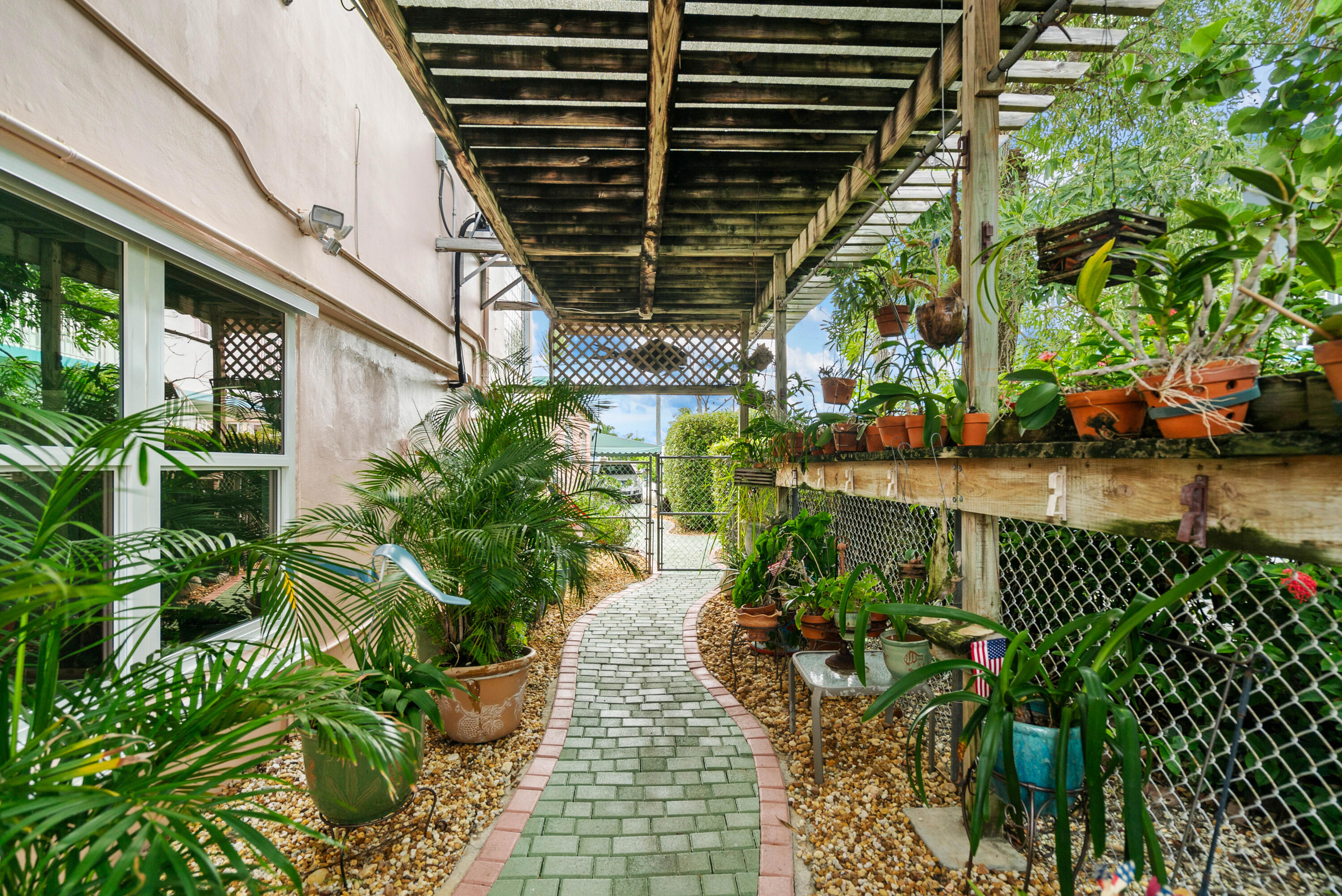 313 Buttonwood Cir & Adjacent Lot