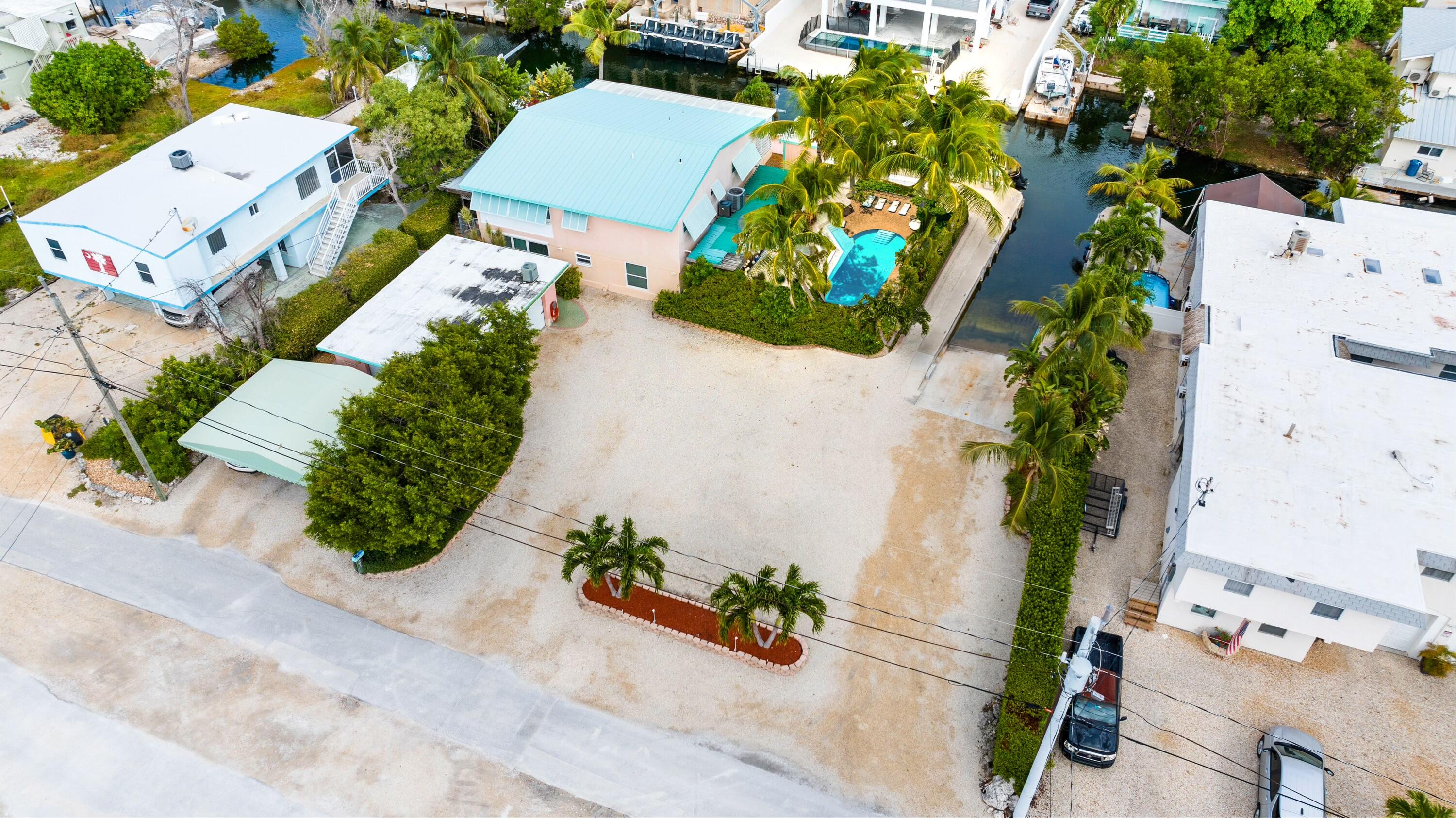 313 Buttonwood Cir & Adjacent Lot