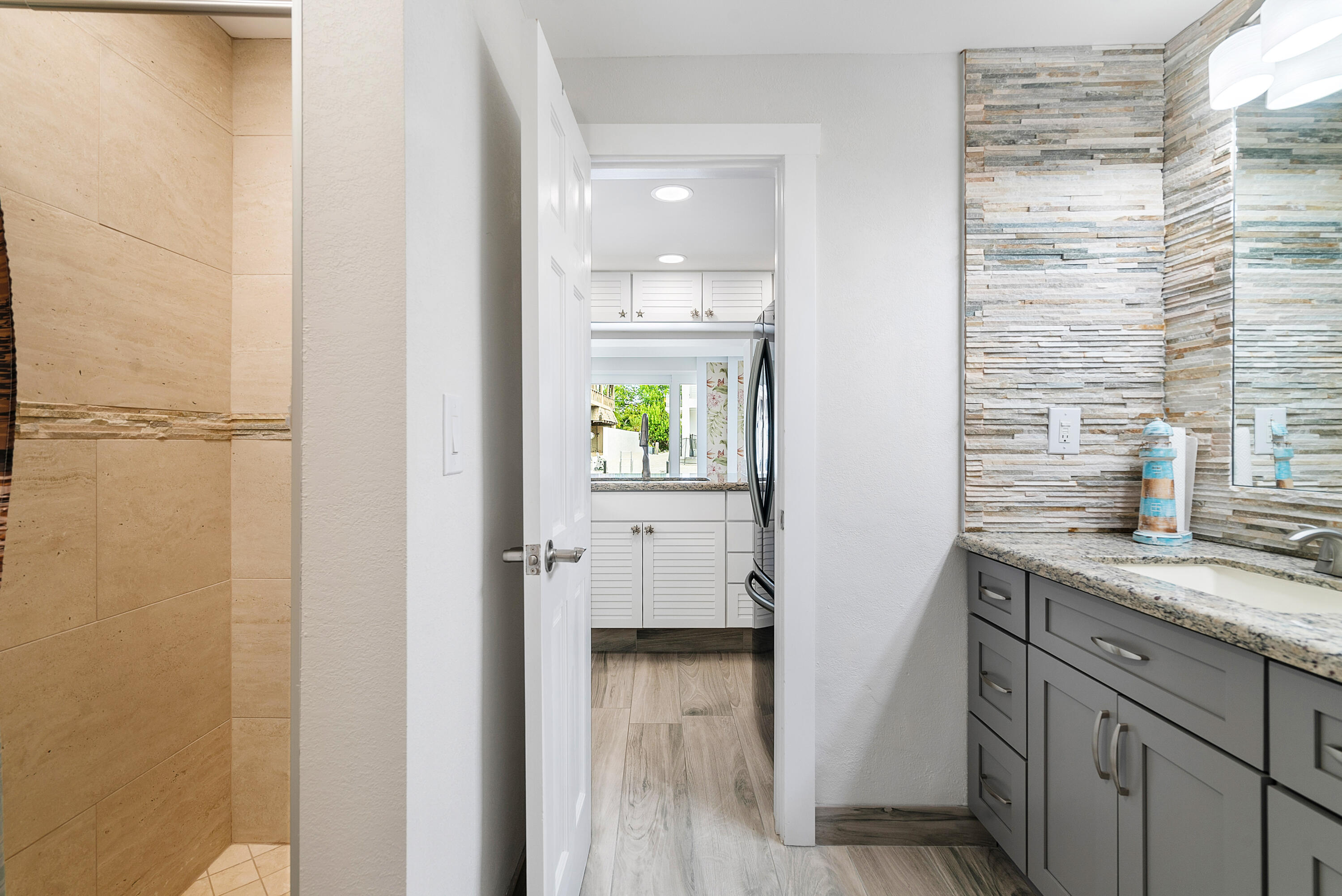 313 Buttonwood Cir & Adjacent Lot