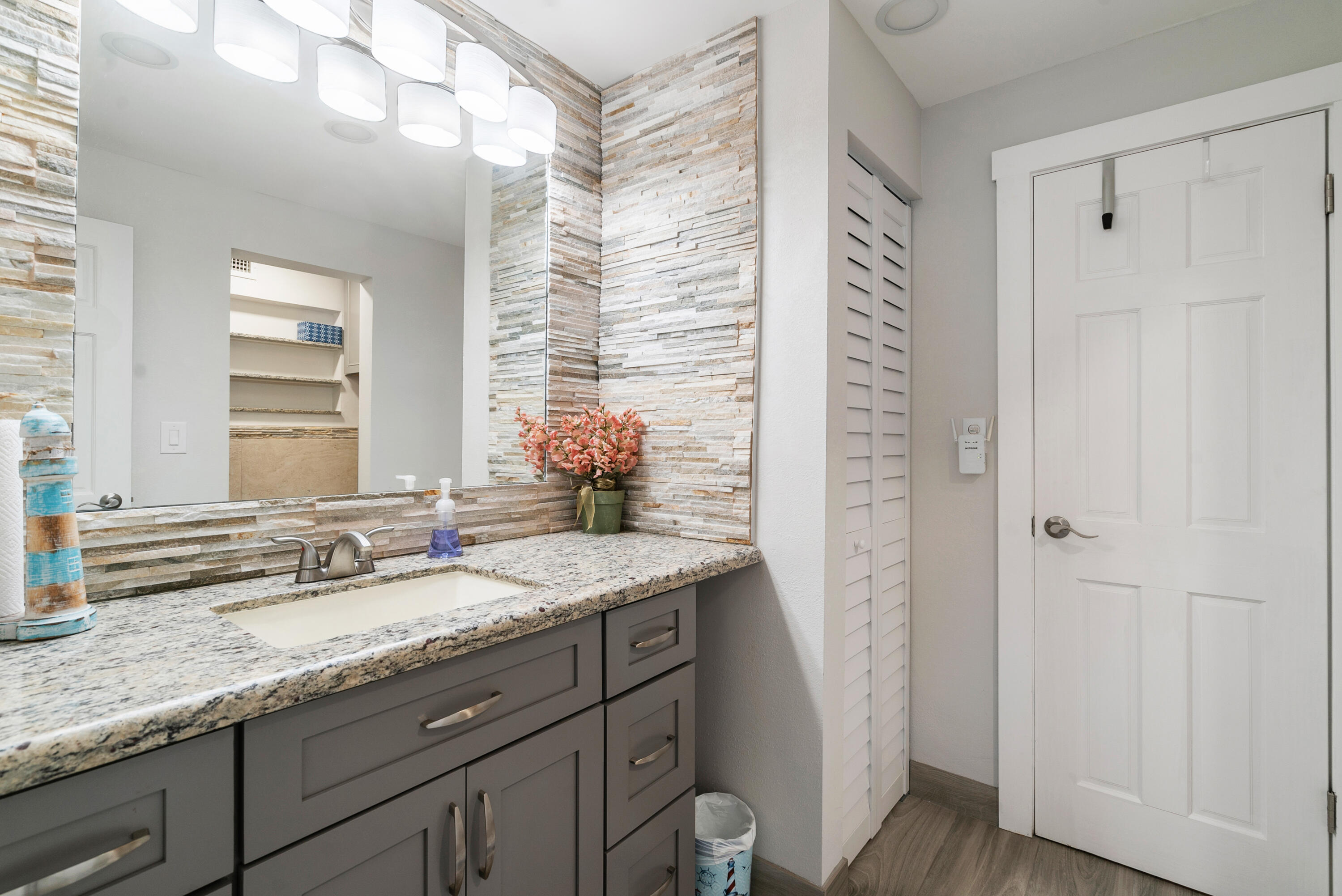 313 Buttonwood Cir & Adjacent Lot