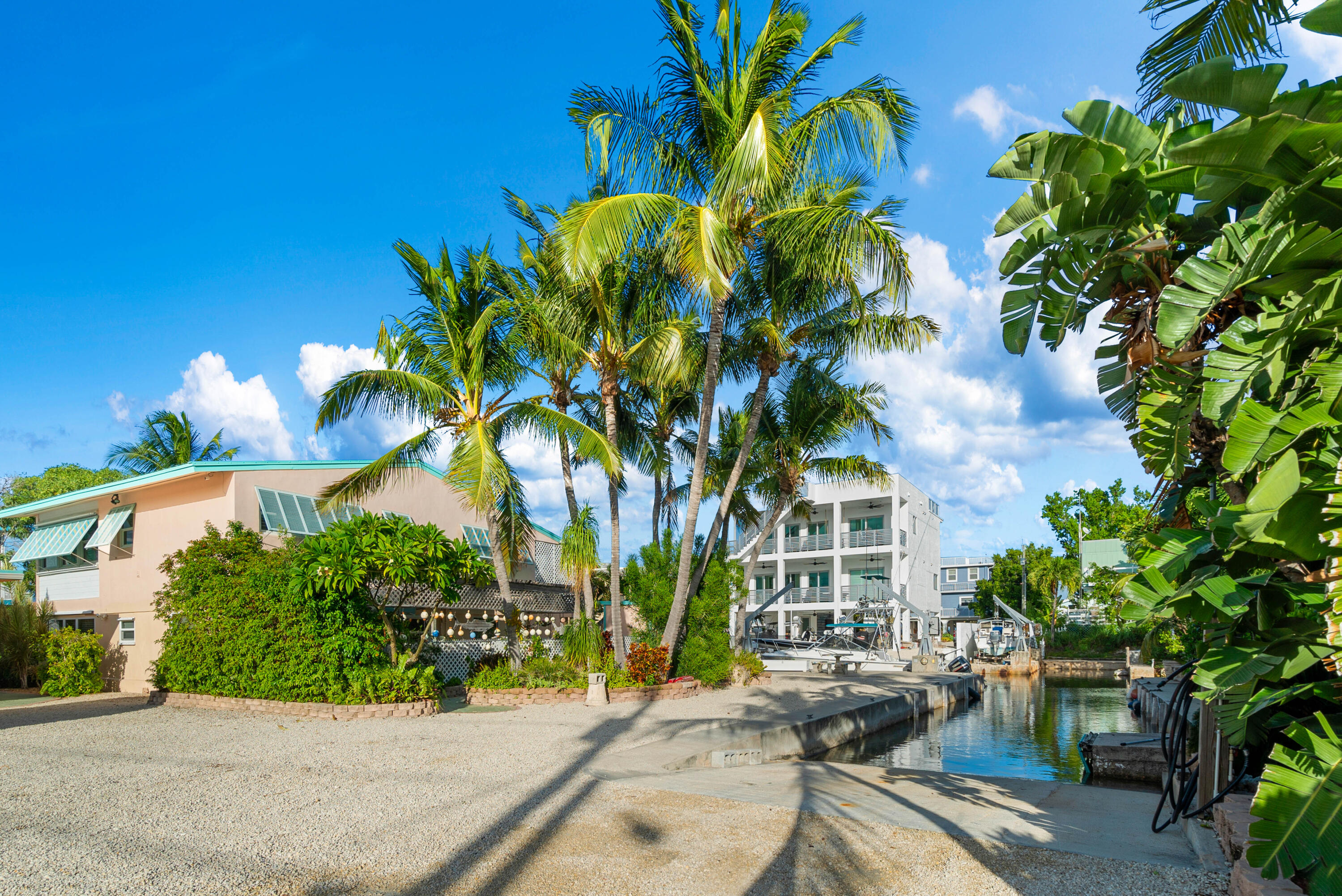 313 Buttonwood Cir & Adjacent Lot