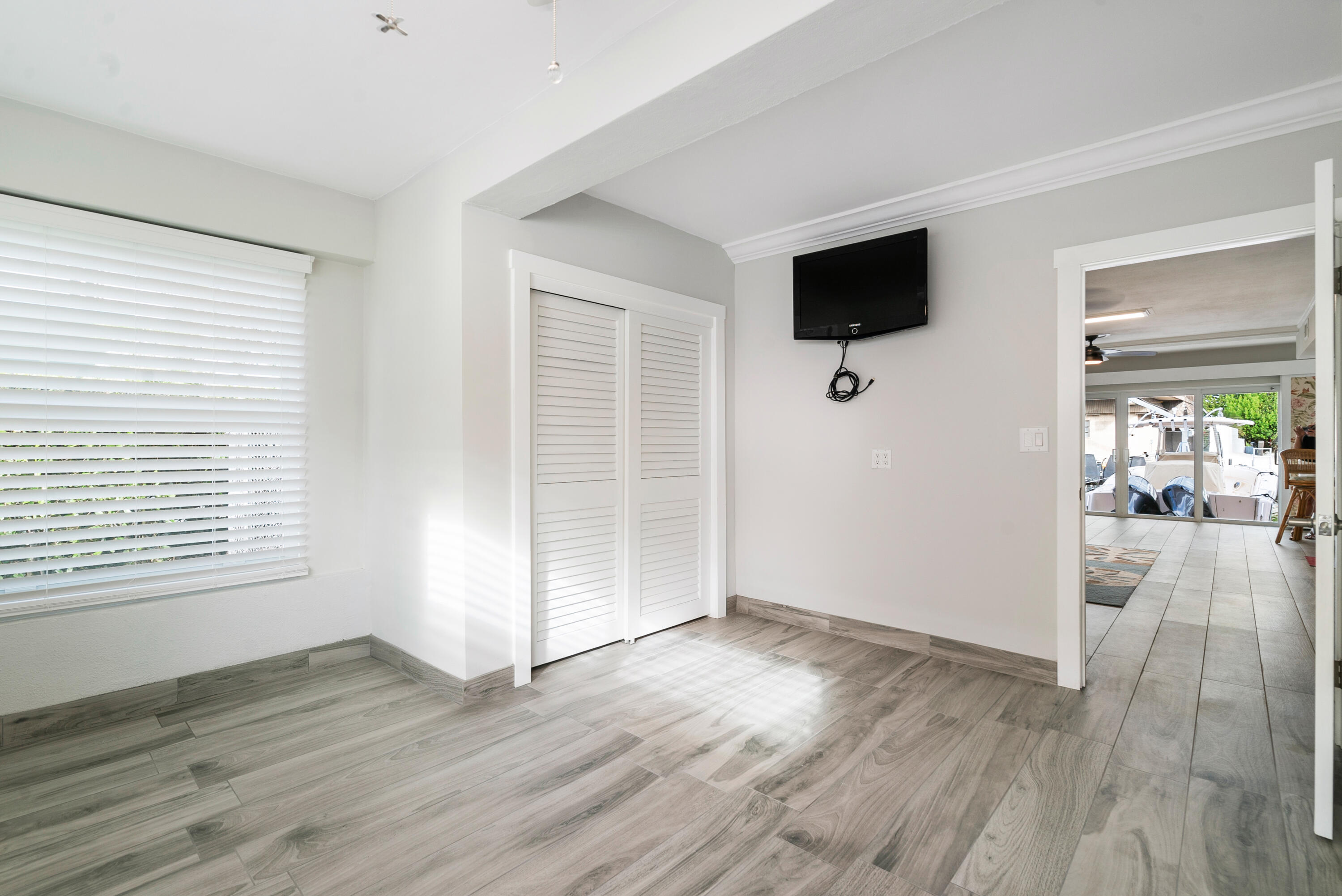 313 Buttonwood Cir & Adjacent Lot