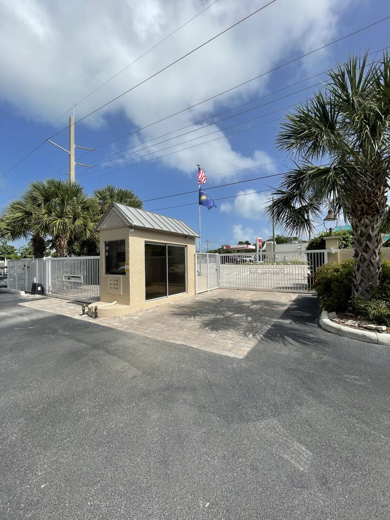 88500 Overseas Highway Unit: 214