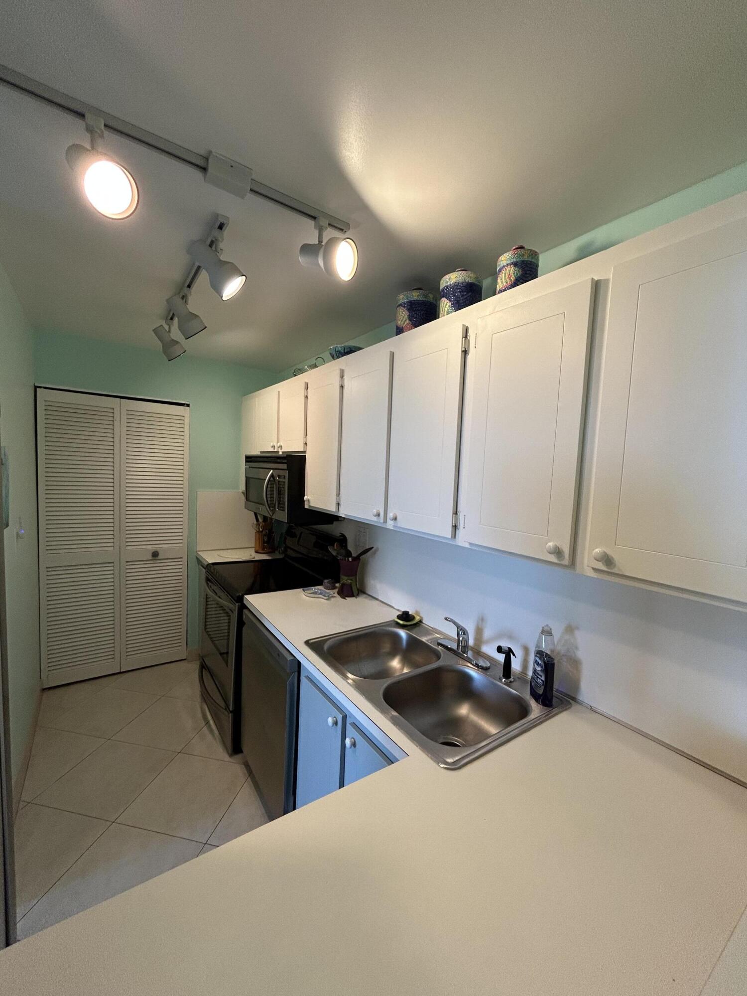 88500 Overseas Highway Unit: 214