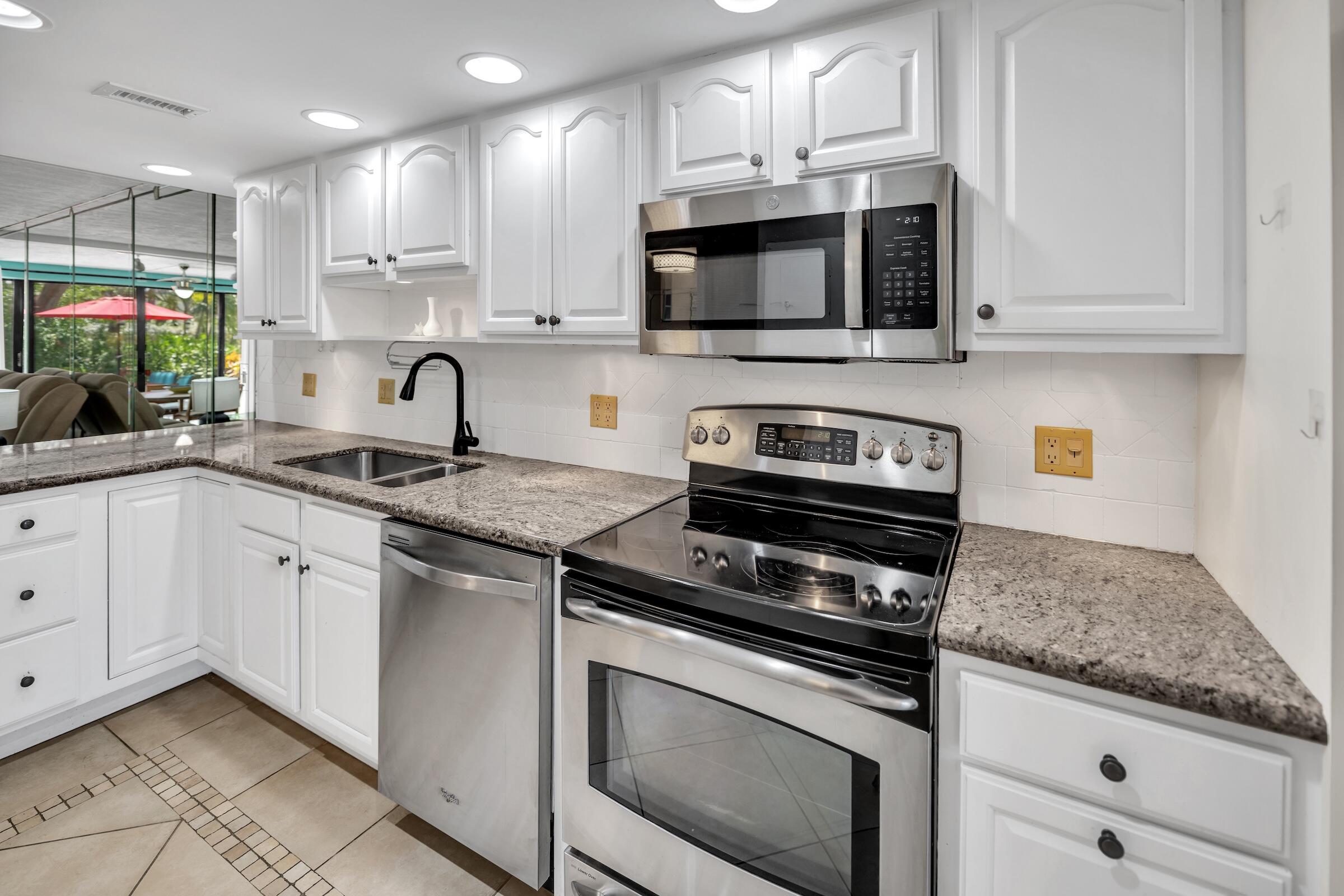 87200 Overseas Highway Unit: R6