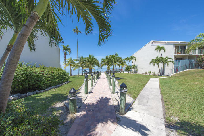 87200 Overseas Highway Unit: R6