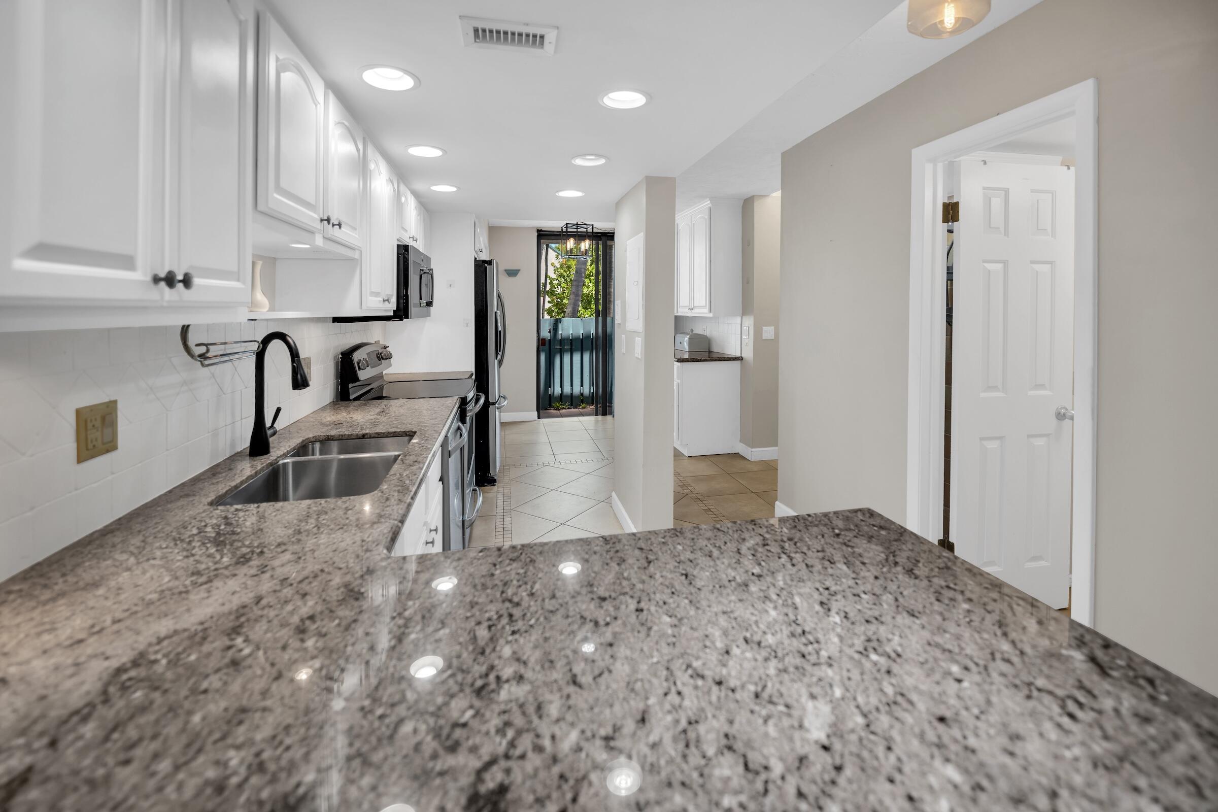 87200 Overseas Highway Unit: R6