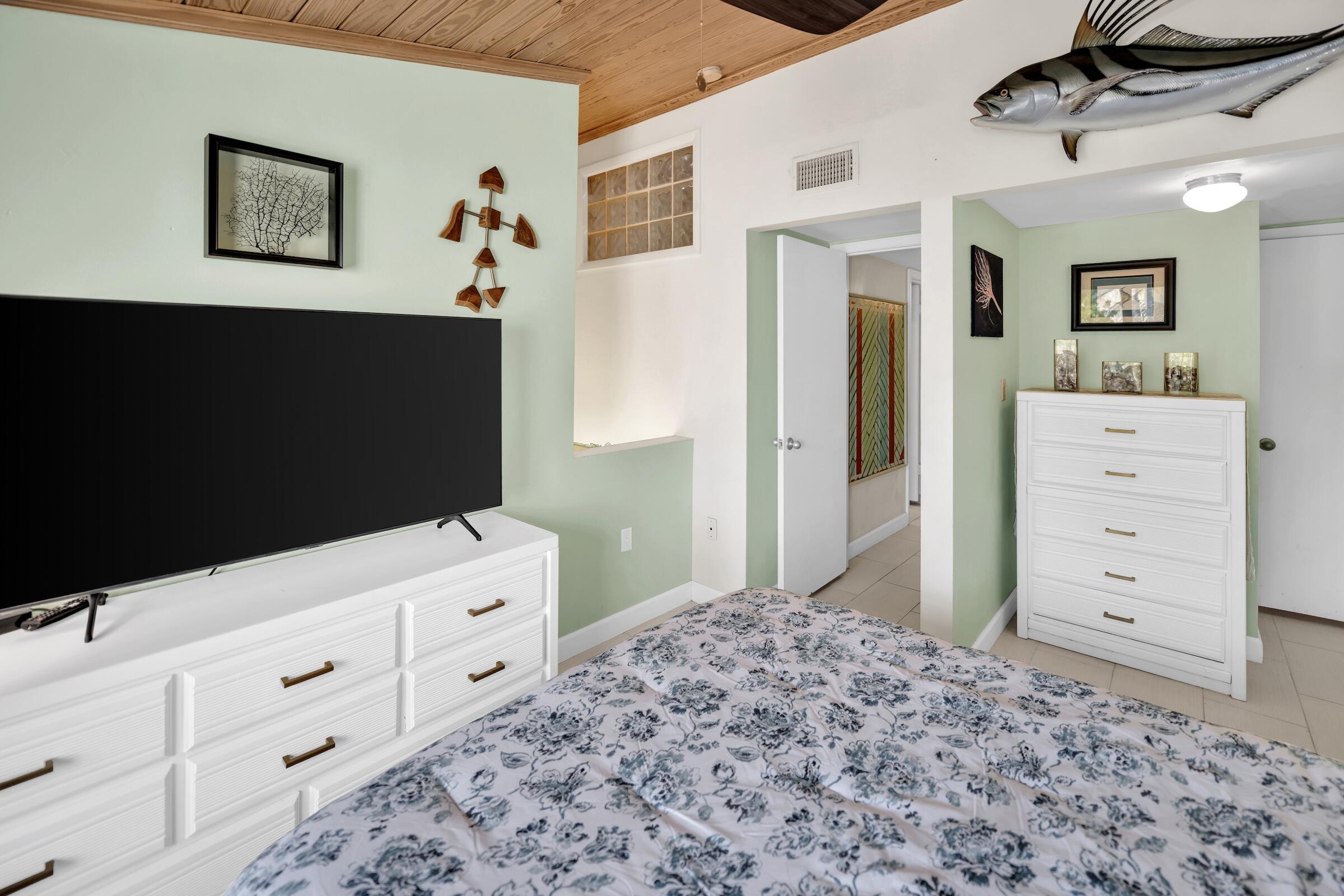 87200 Overseas Highway Unit: R6