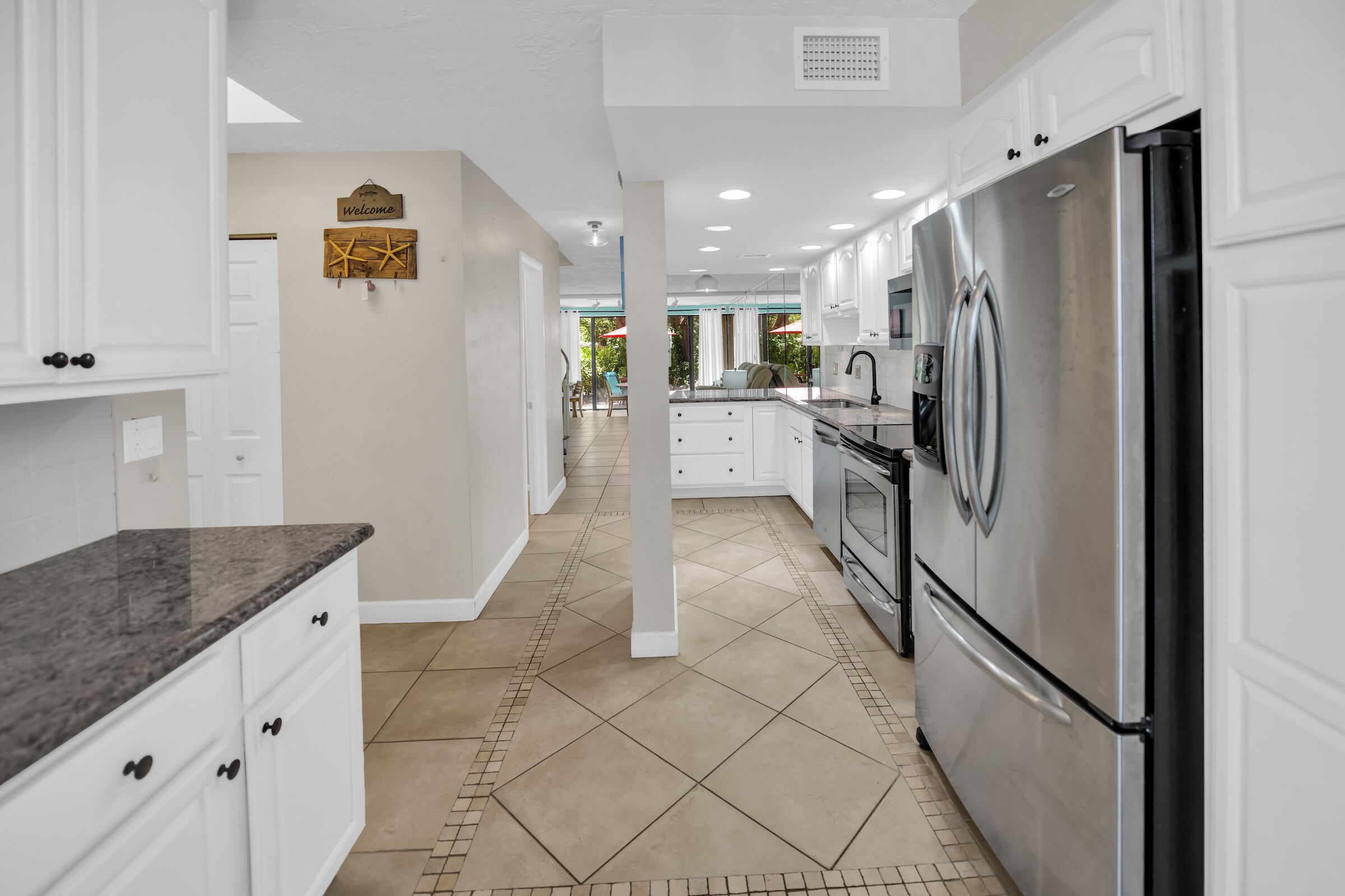 87200 Overseas Highway Unit: R6