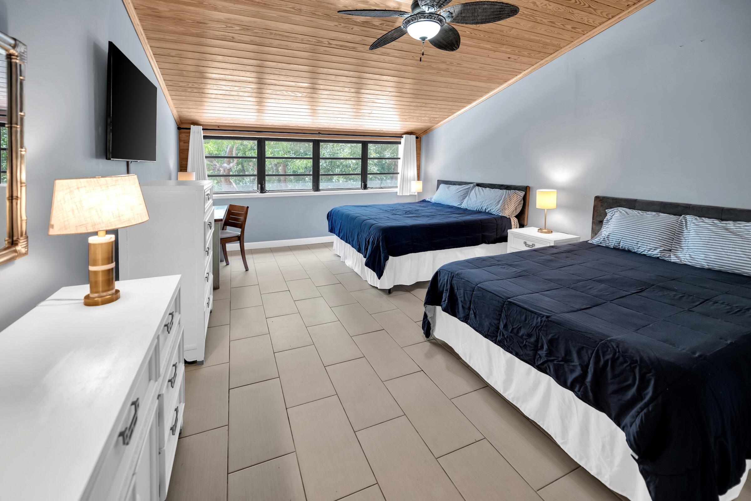 87200 Overseas Highway Unit: R6