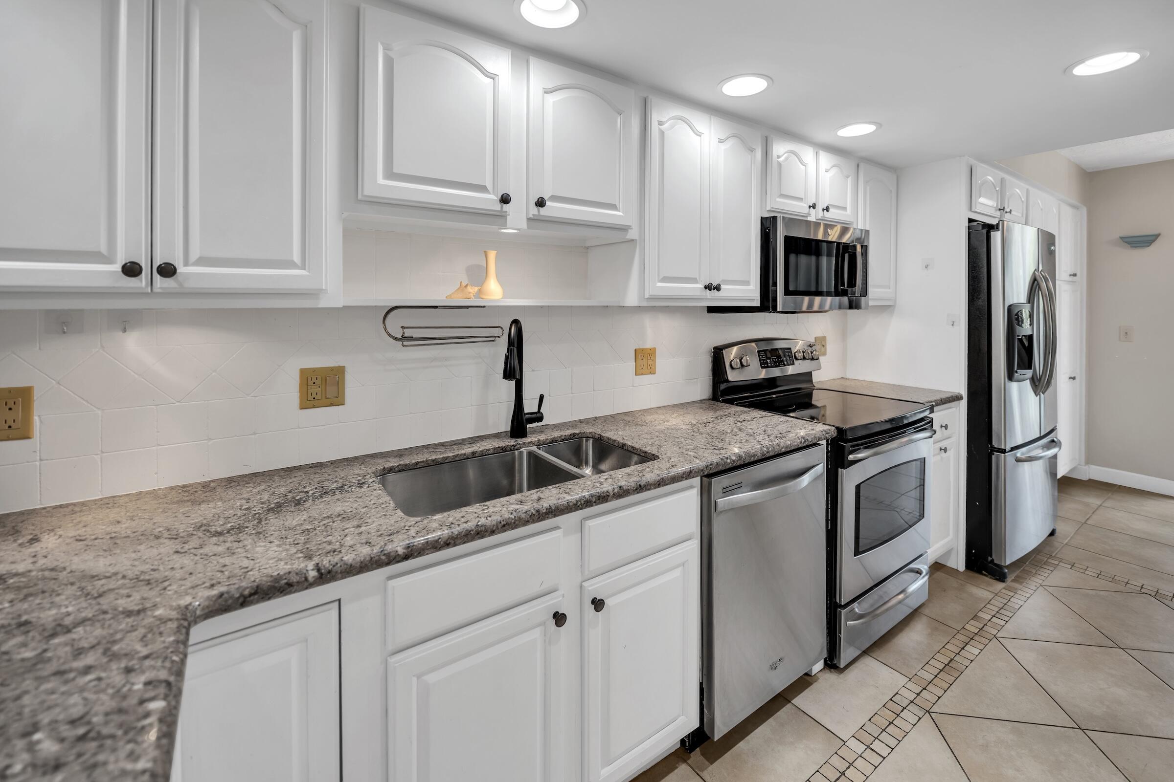 87200 Overseas Highway Unit: R6