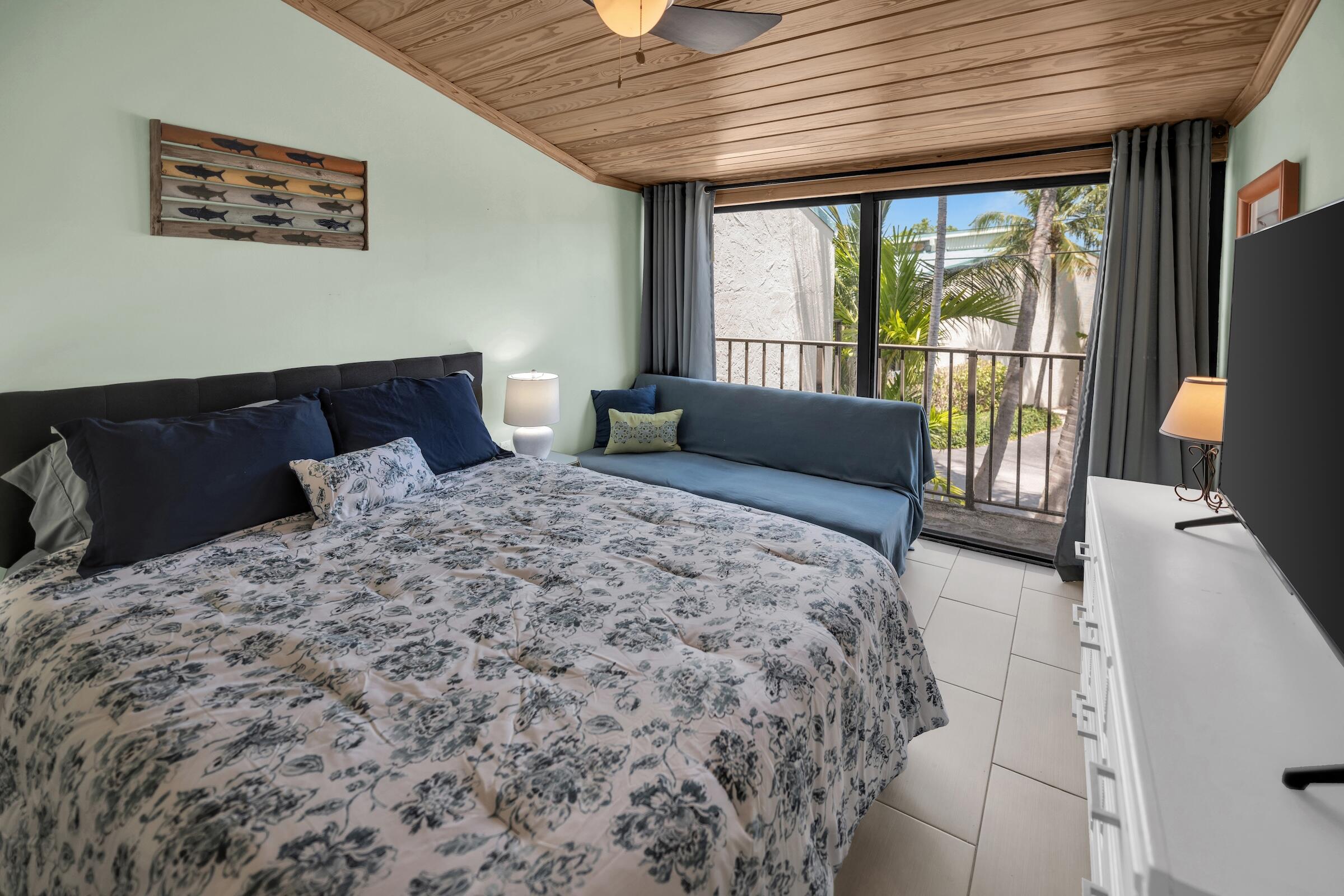 87200 Overseas Highway Unit: R6