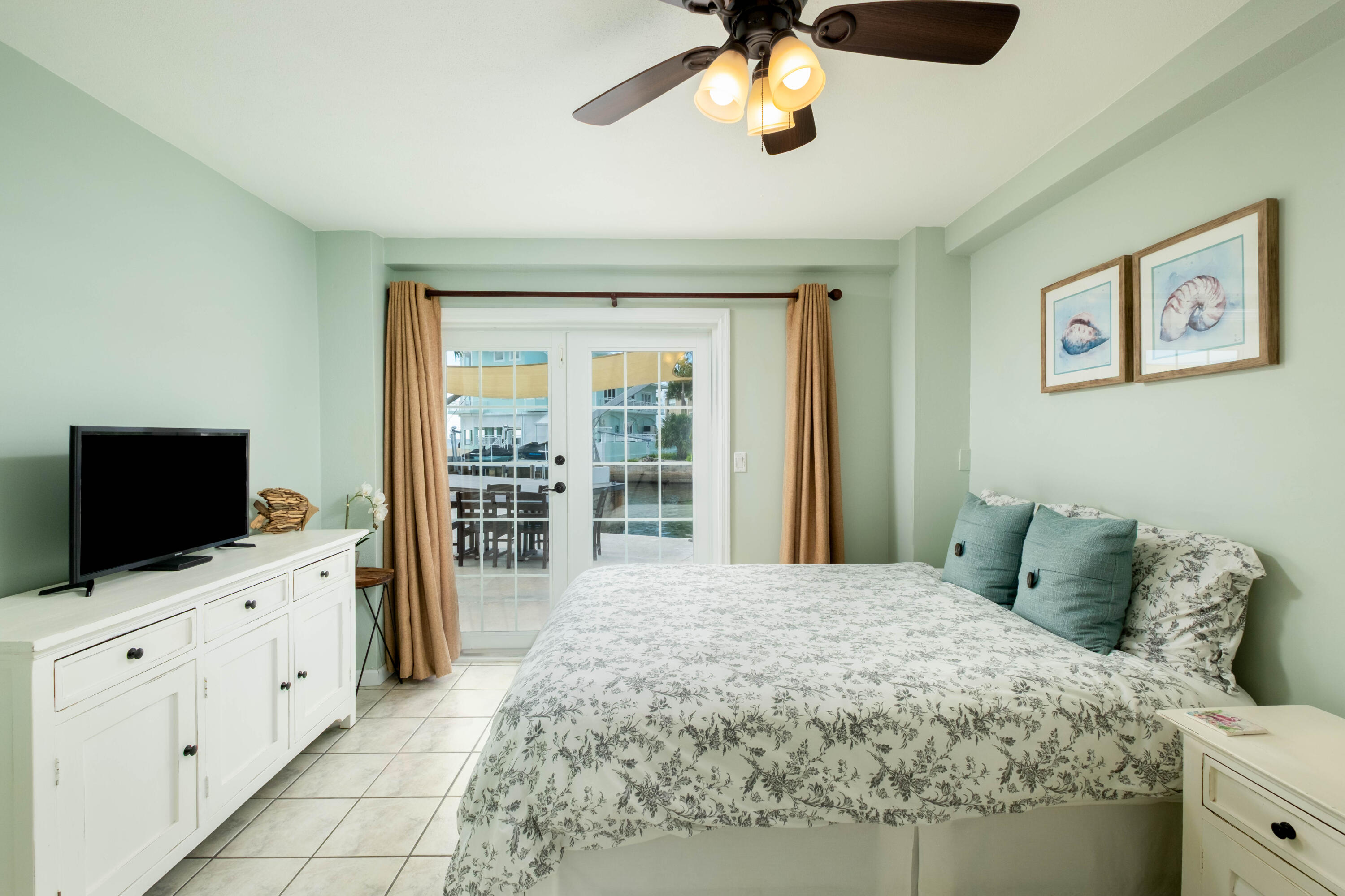 1202 Mockingbird Road