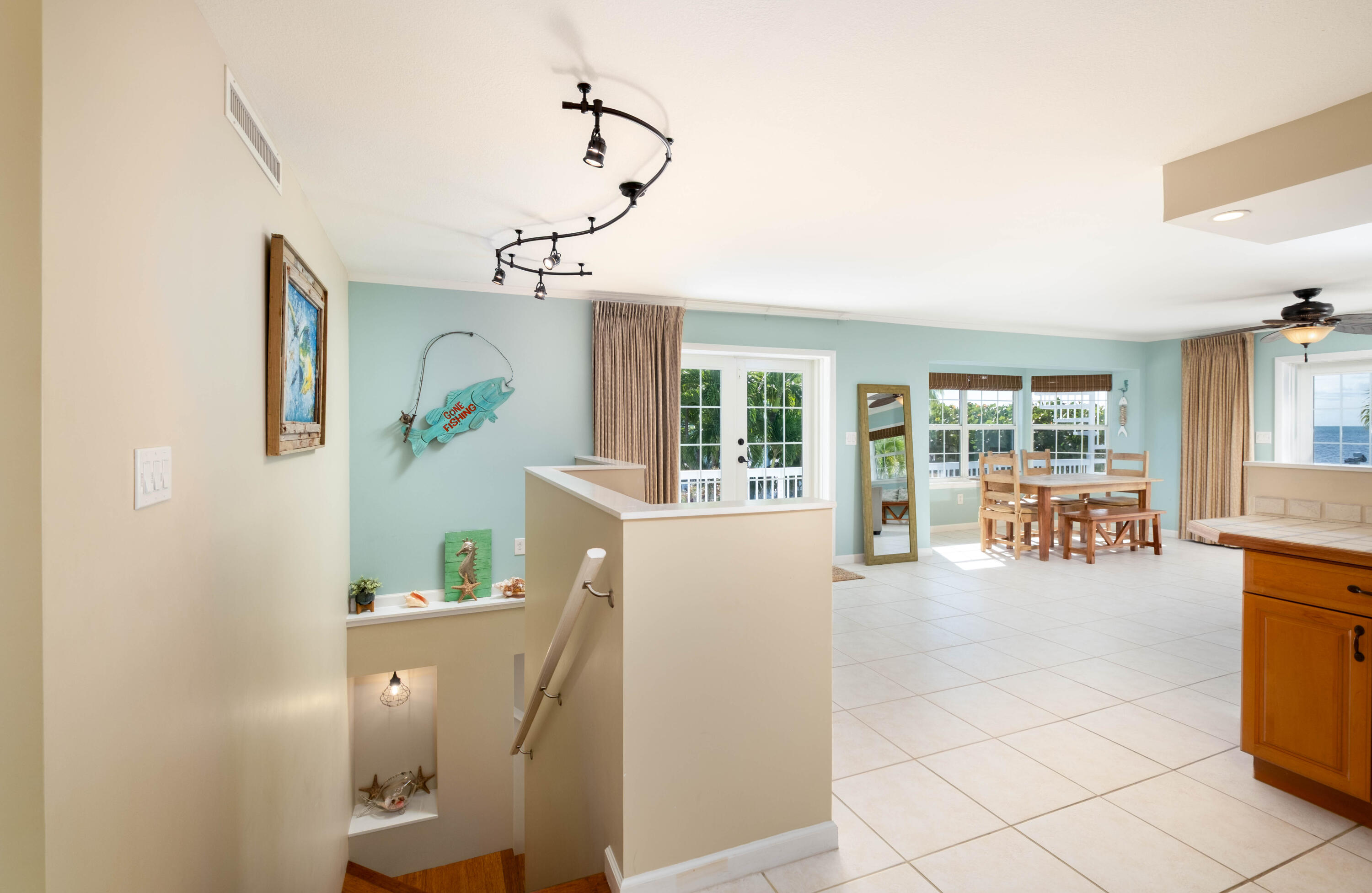 1202 Mockingbird Road