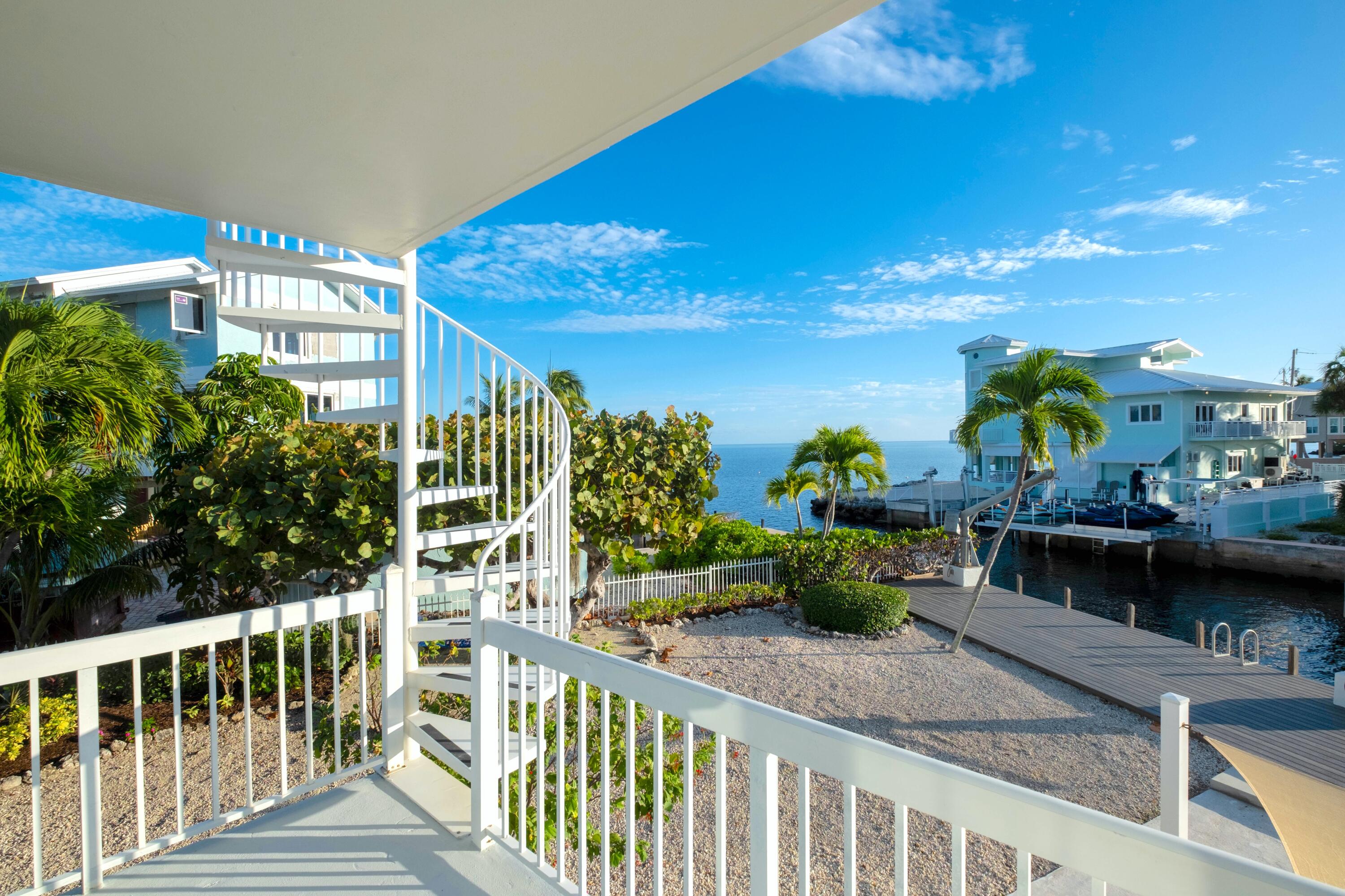 1202 Mockingbird Road