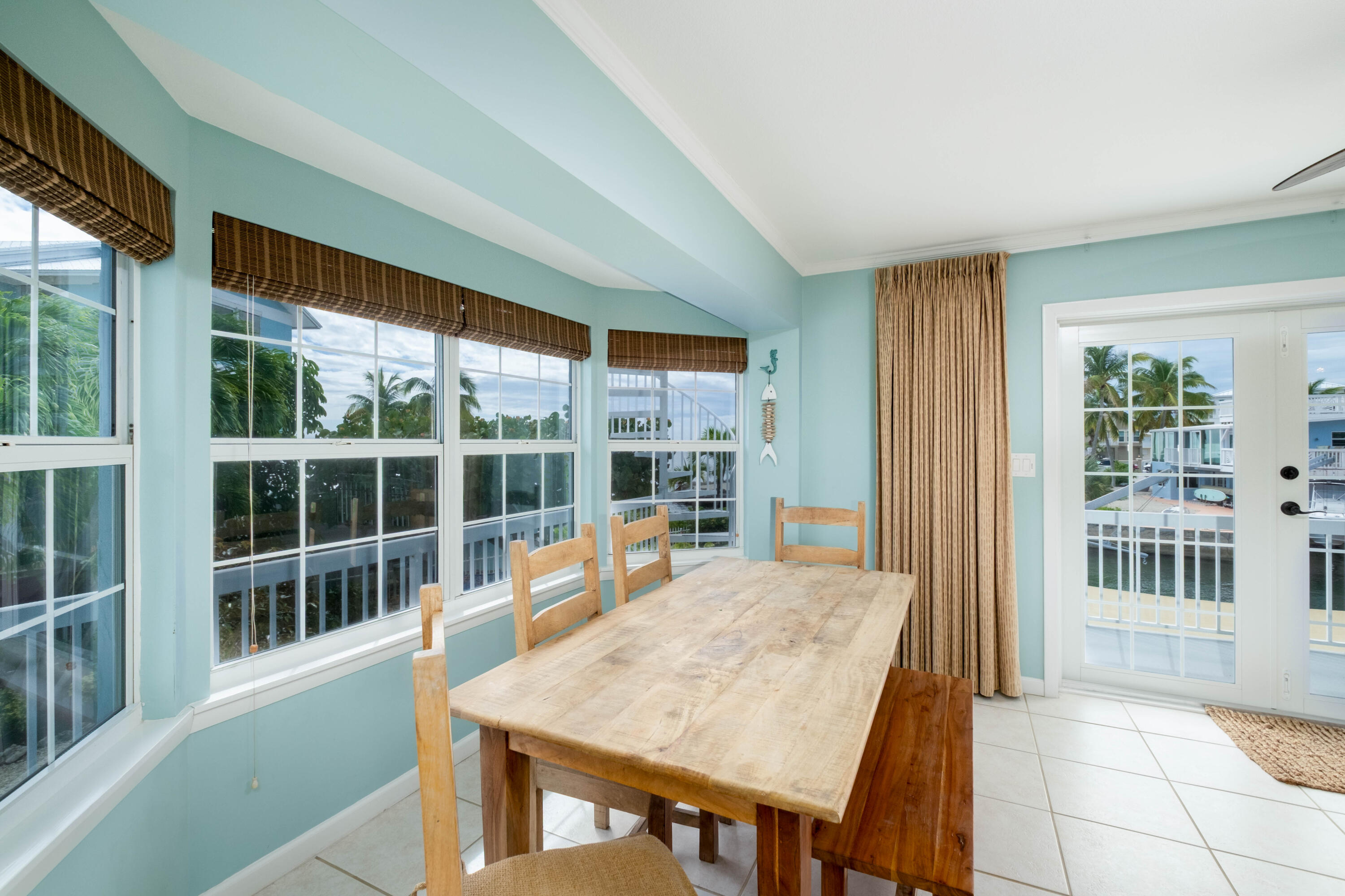 1202 Mockingbird Road