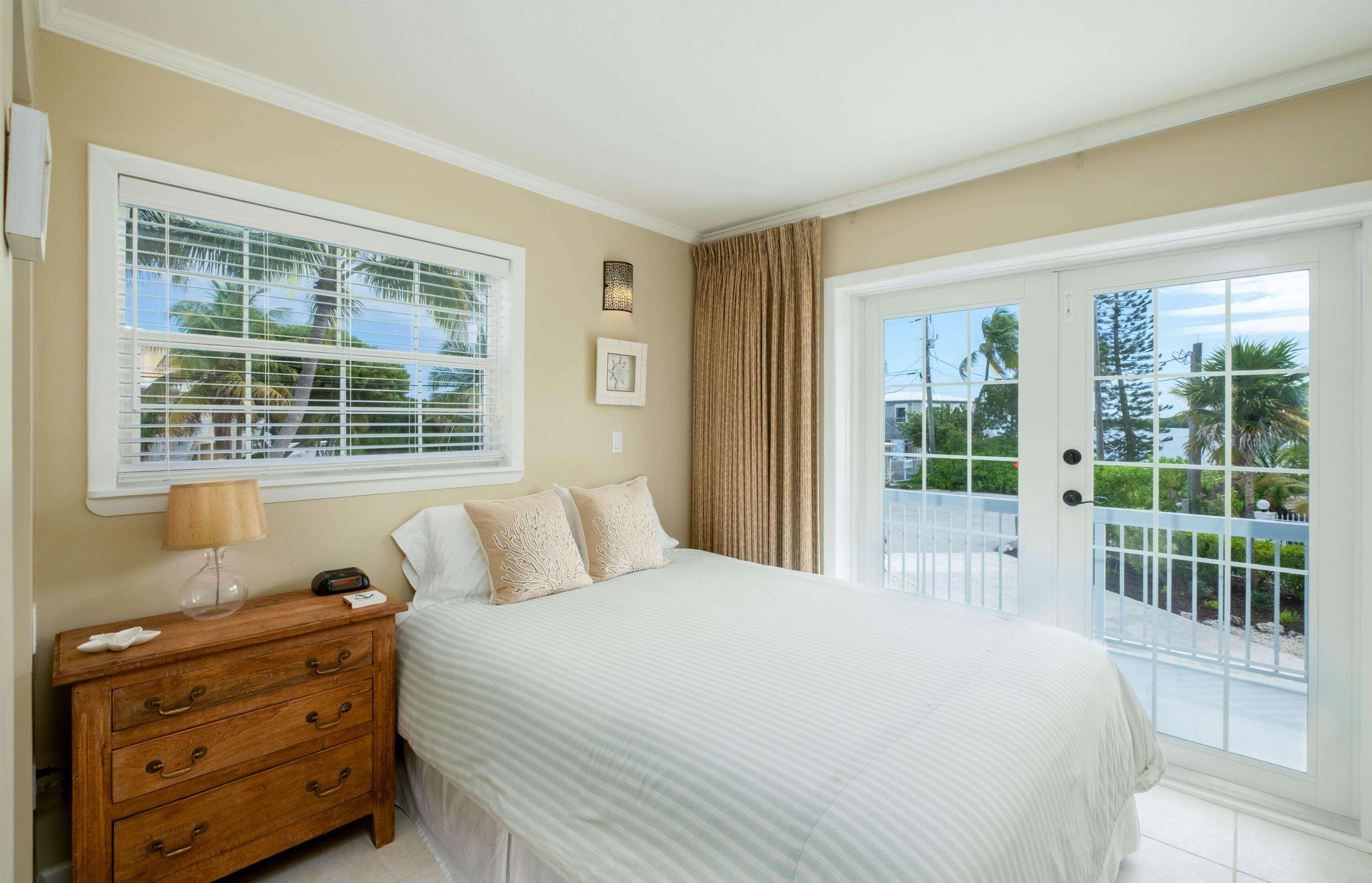 1202 Mockingbird Road