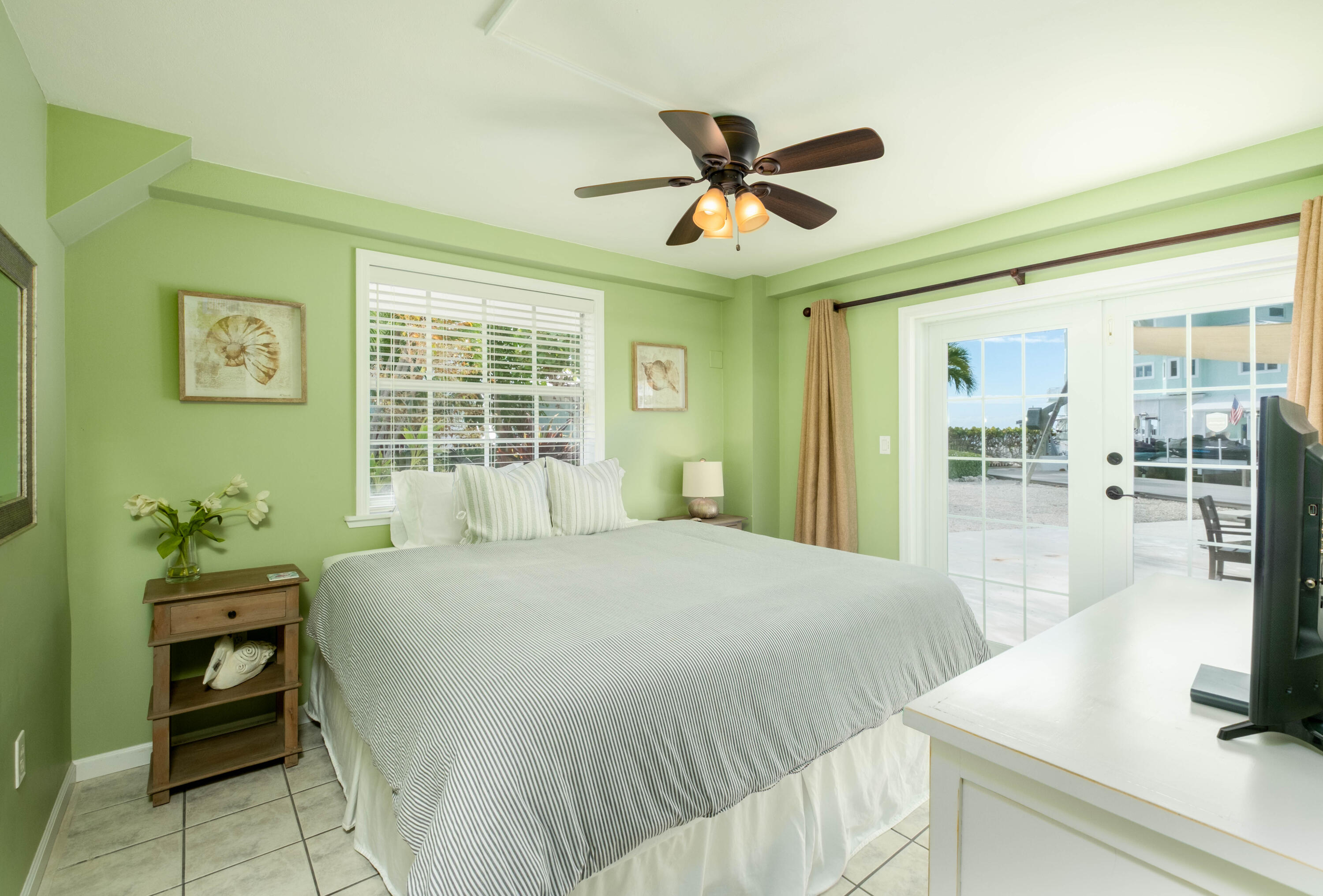 1202 Mockingbird Road