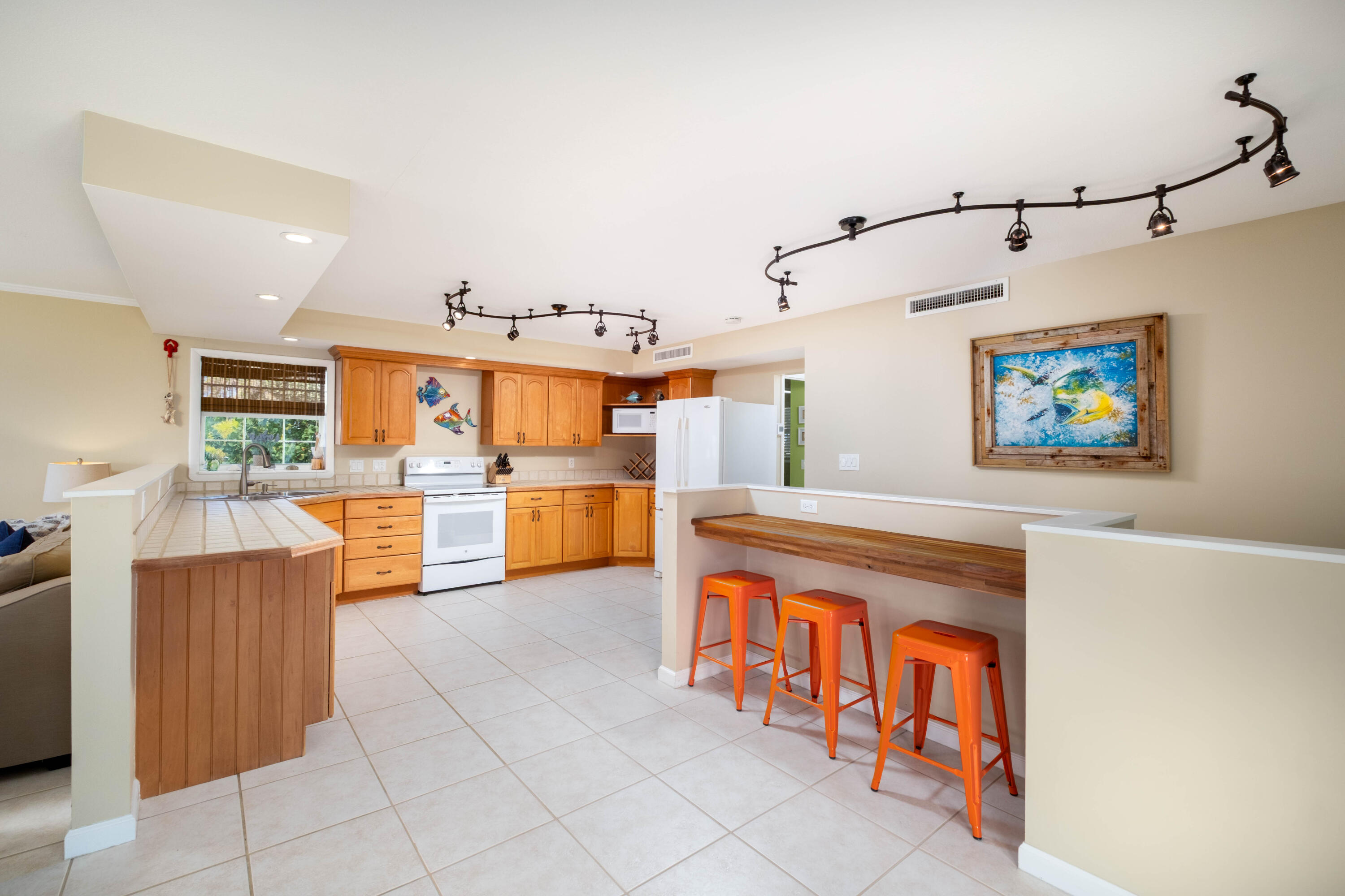 1202 Mockingbird Road