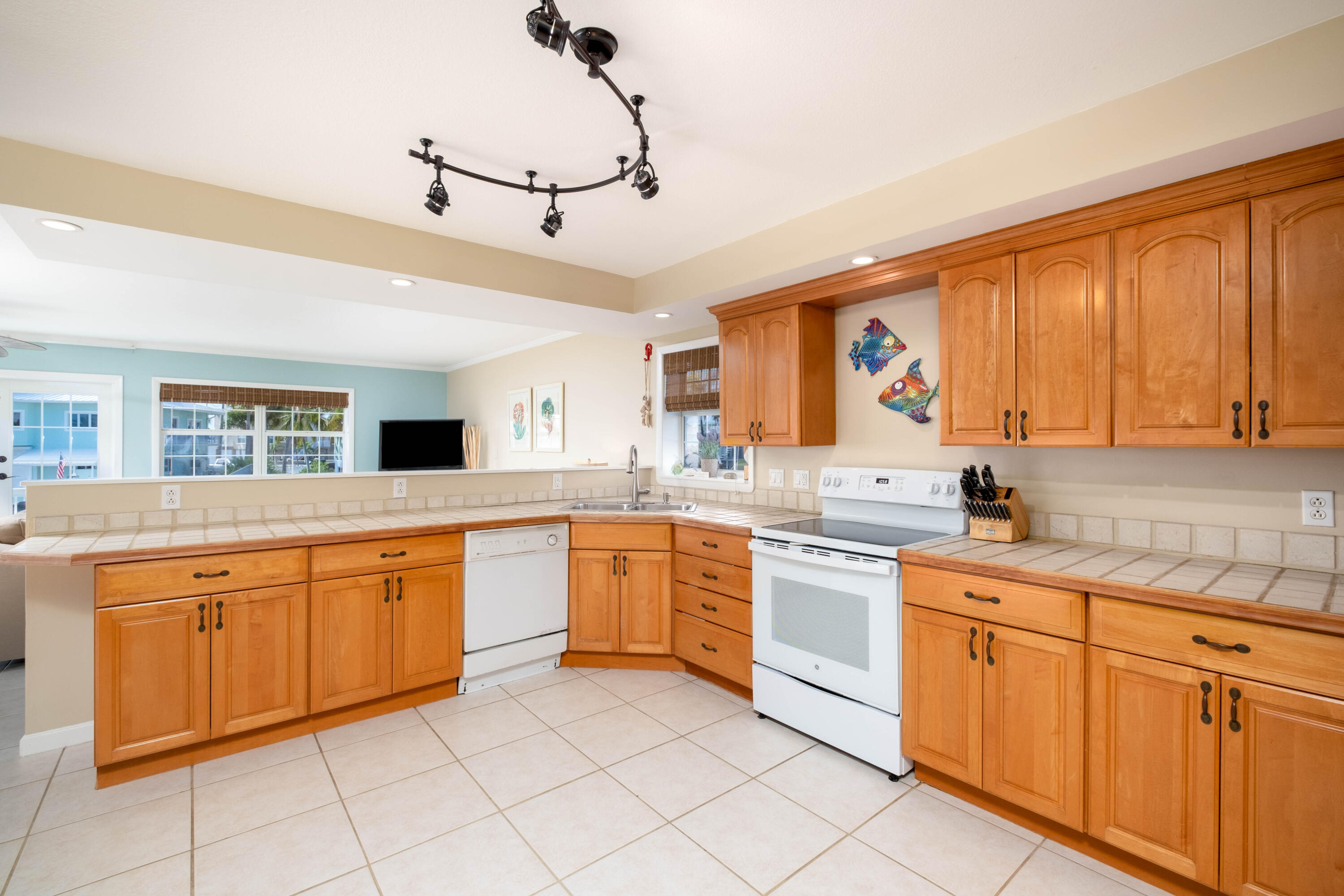 1202 Mockingbird Road