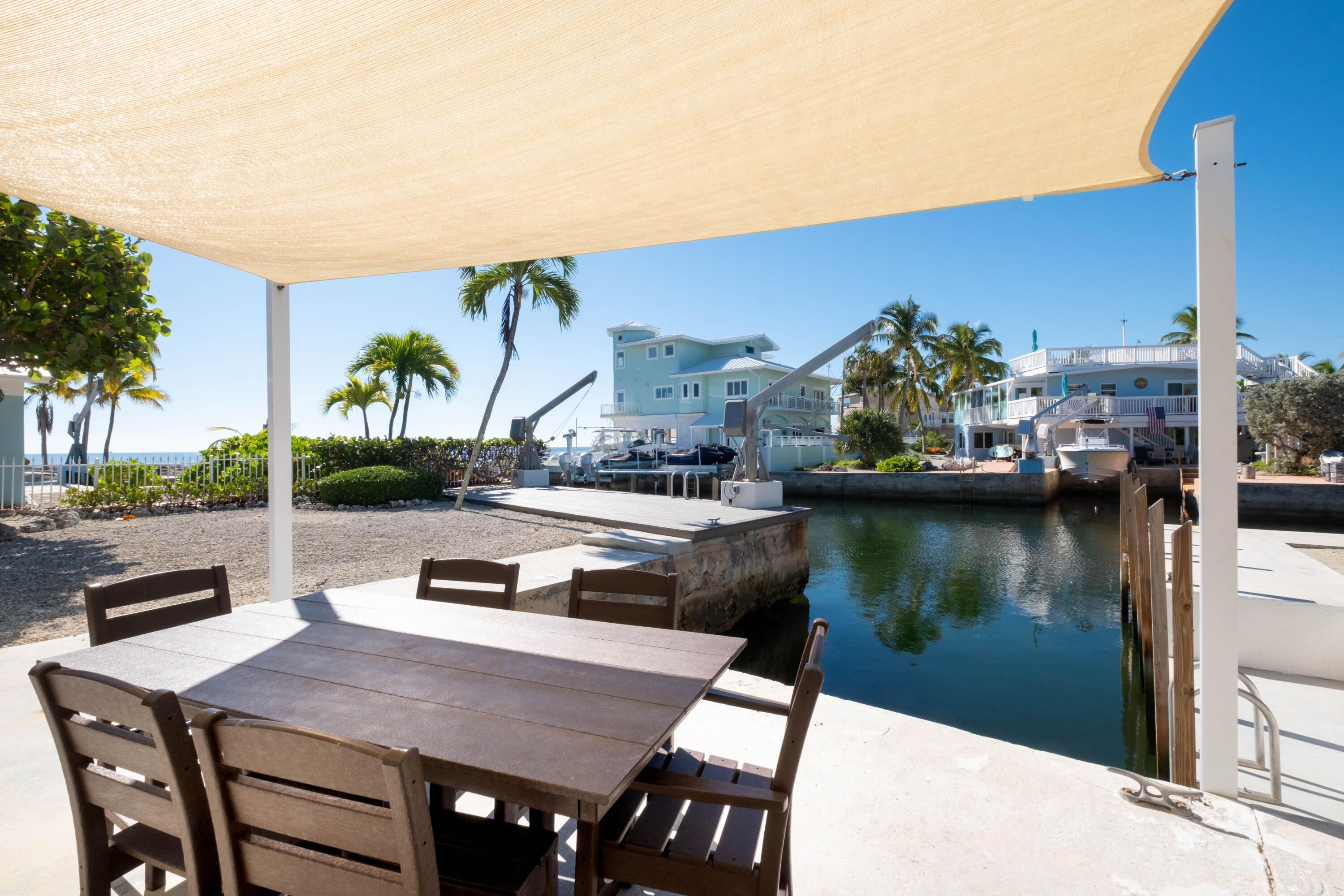 1202 Mockingbird Road