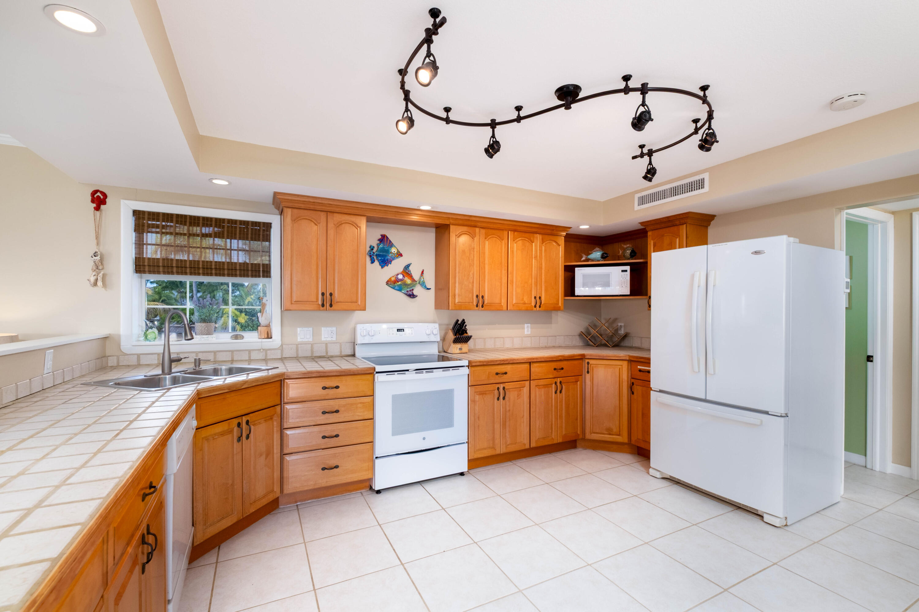 1202 Mockingbird Road