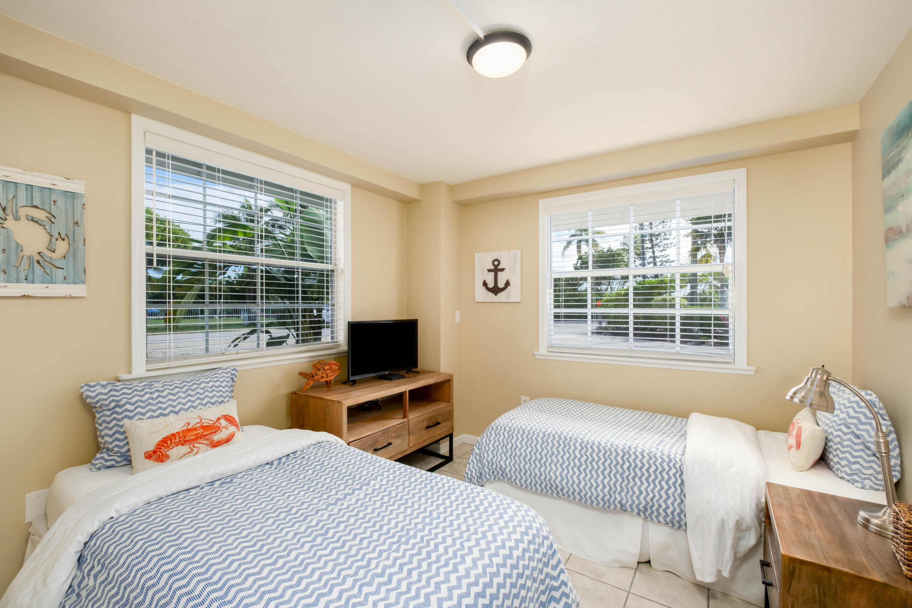 1202 Mockingbird Road