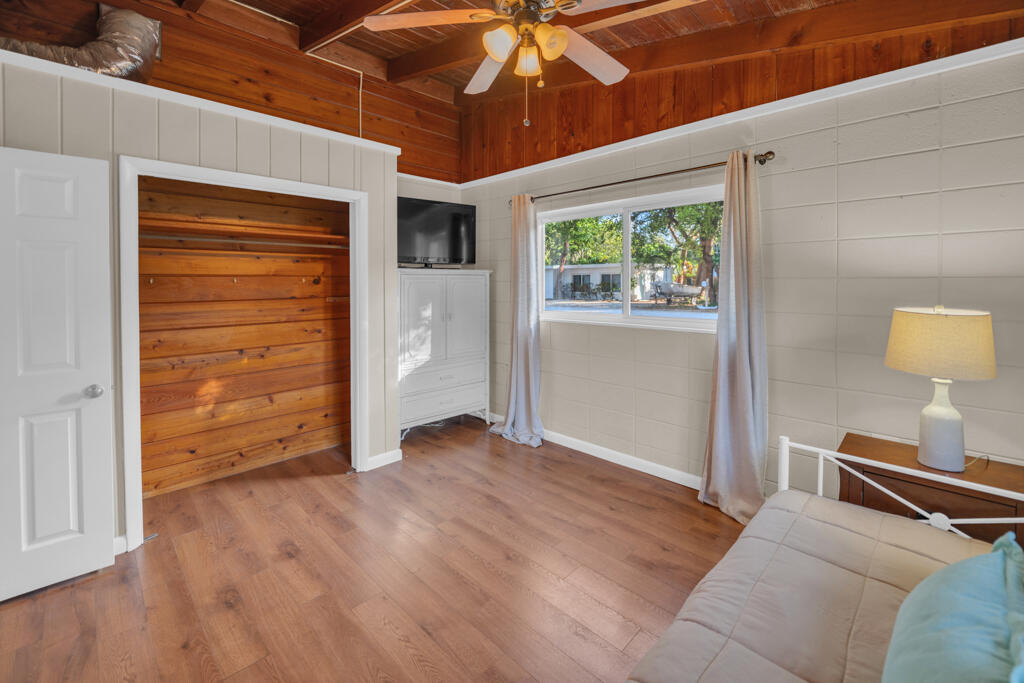124 S Hammock Road