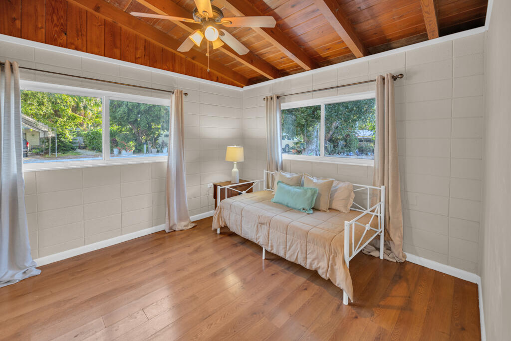 124 S Hammock Road
