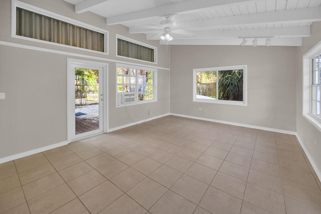 124 S Hammock Road