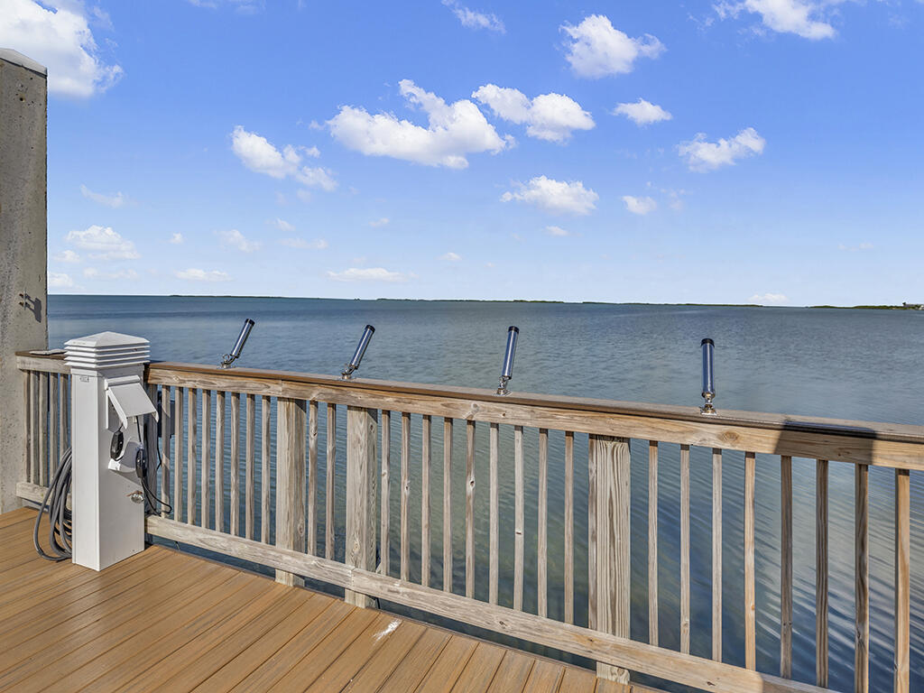 9812 Leeward Avenue 30' Boat Slip