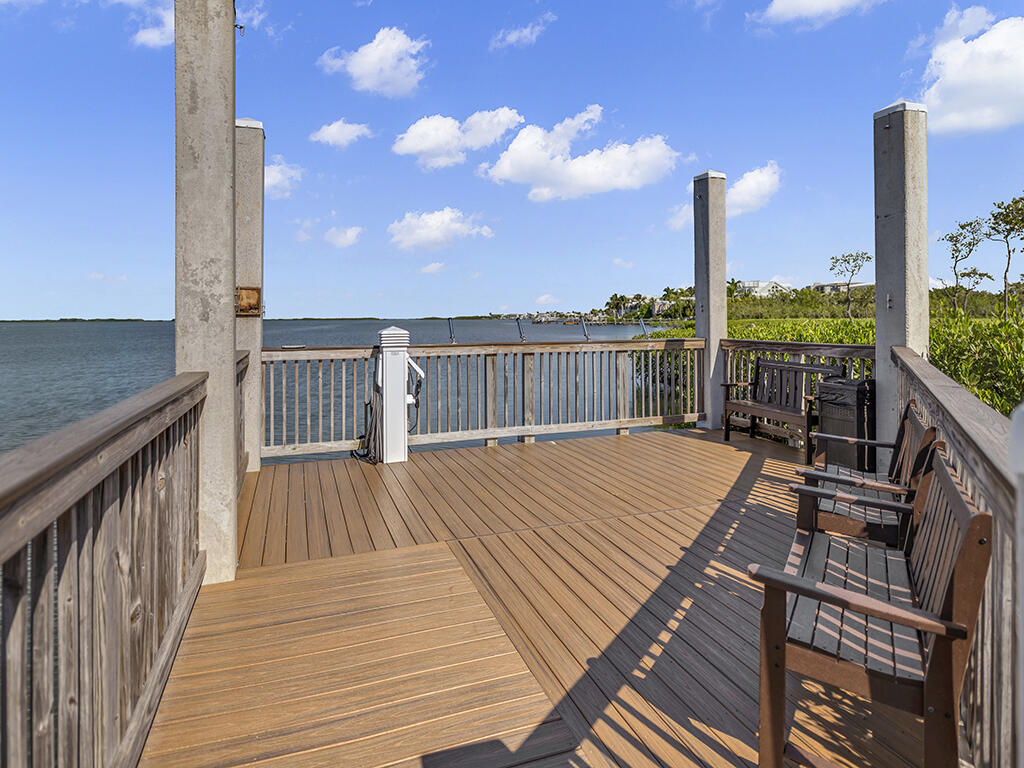 9812 Leeward Avenue 30' Boat Slip