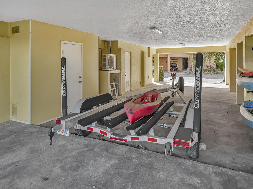 9812 Leeward Avenue 30' Boat Slip
