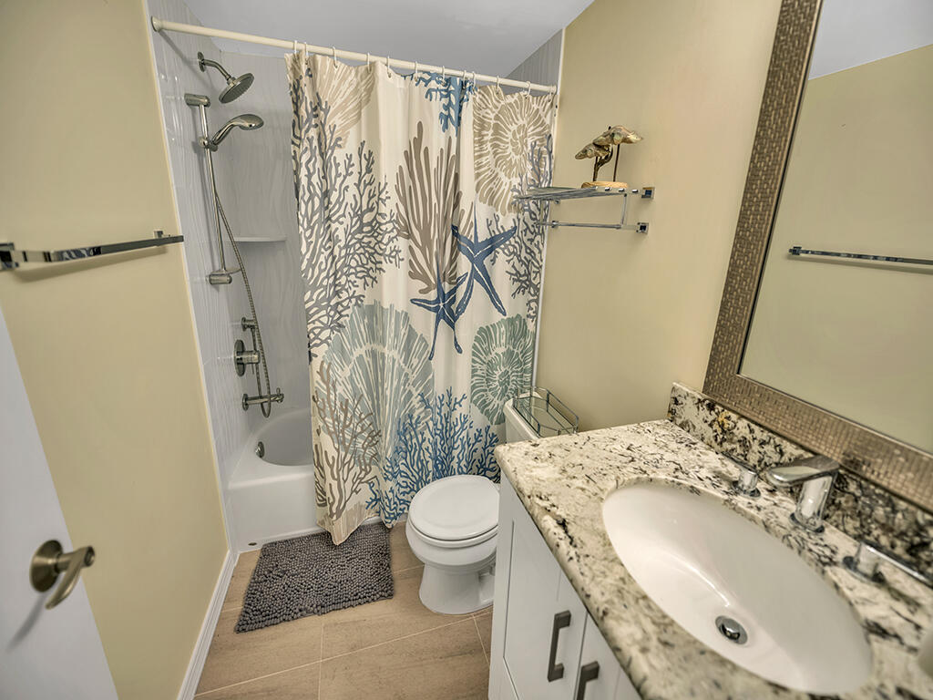 9812 Leeward Avenue 30' Boat Slip