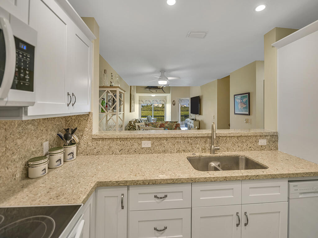 9812 Leeward Avenue 30' Boat Slip