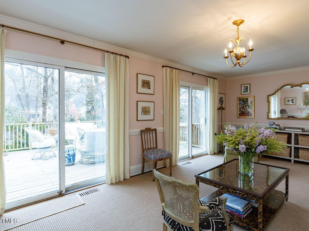 305 W Drewry Lane