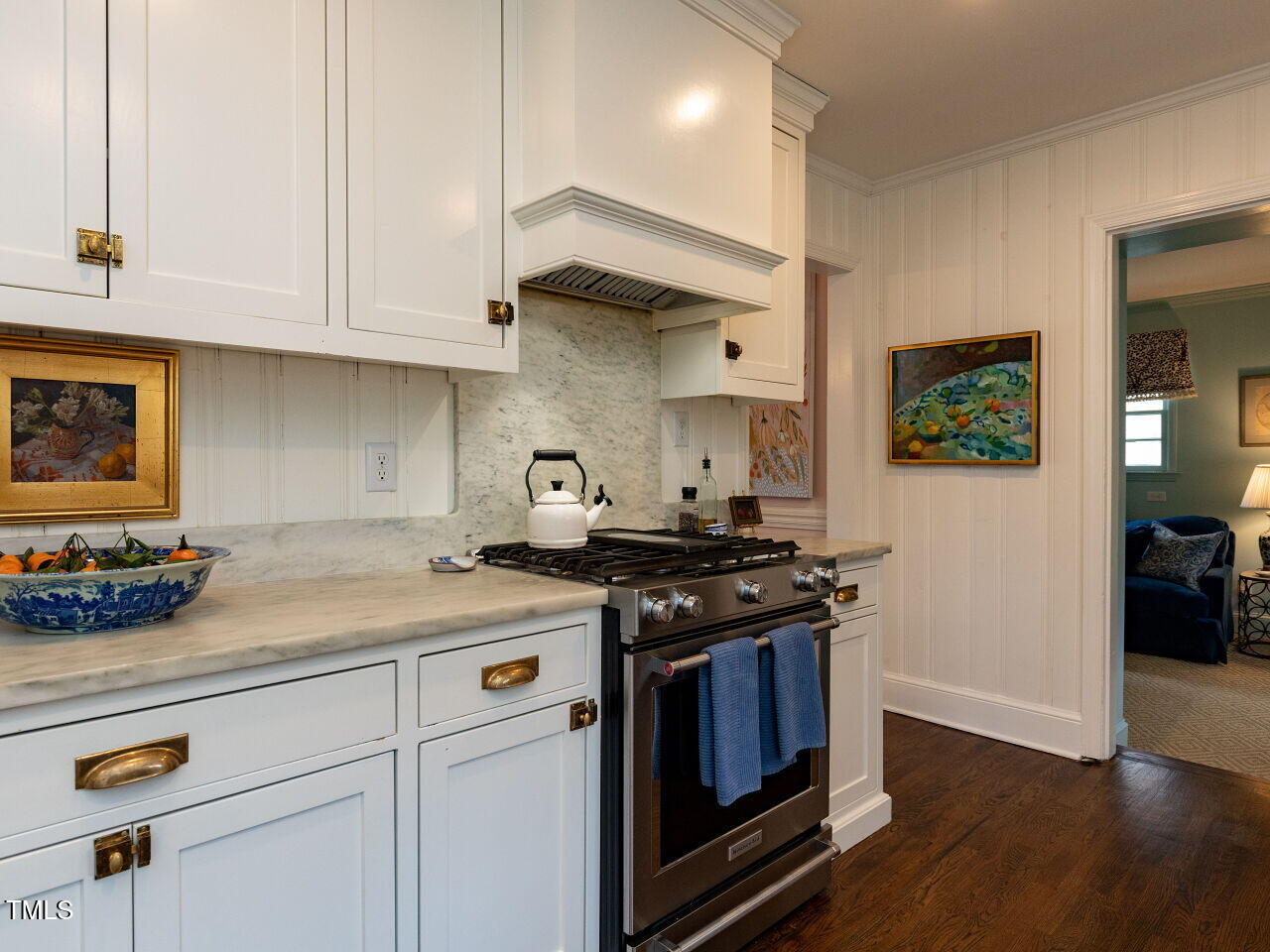 305 W Drewry Lane