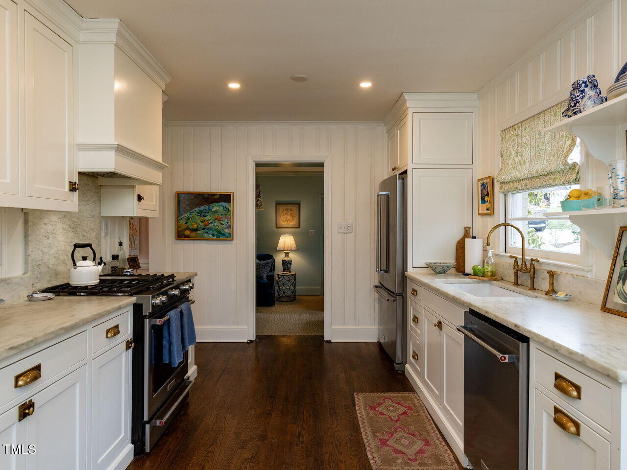 305 W Drewry Lane