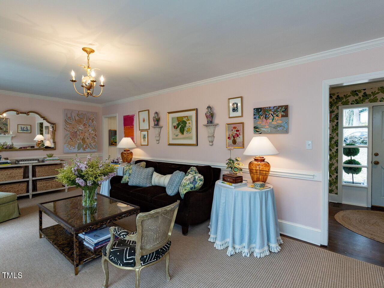 305 W Drewry Lane