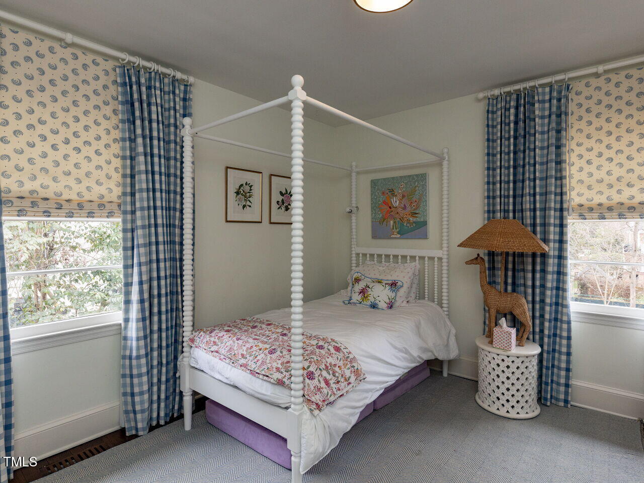 305 W Drewry Lane