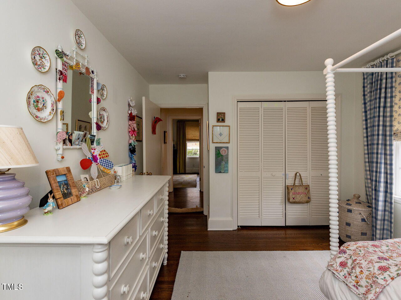 305 W Drewry Lane