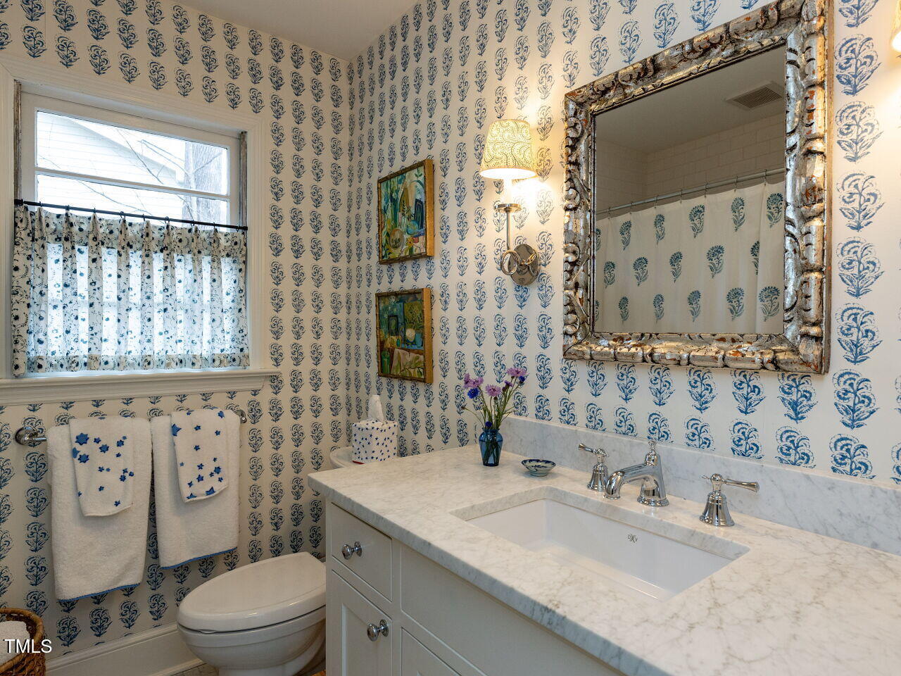 305 W Drewry Lane