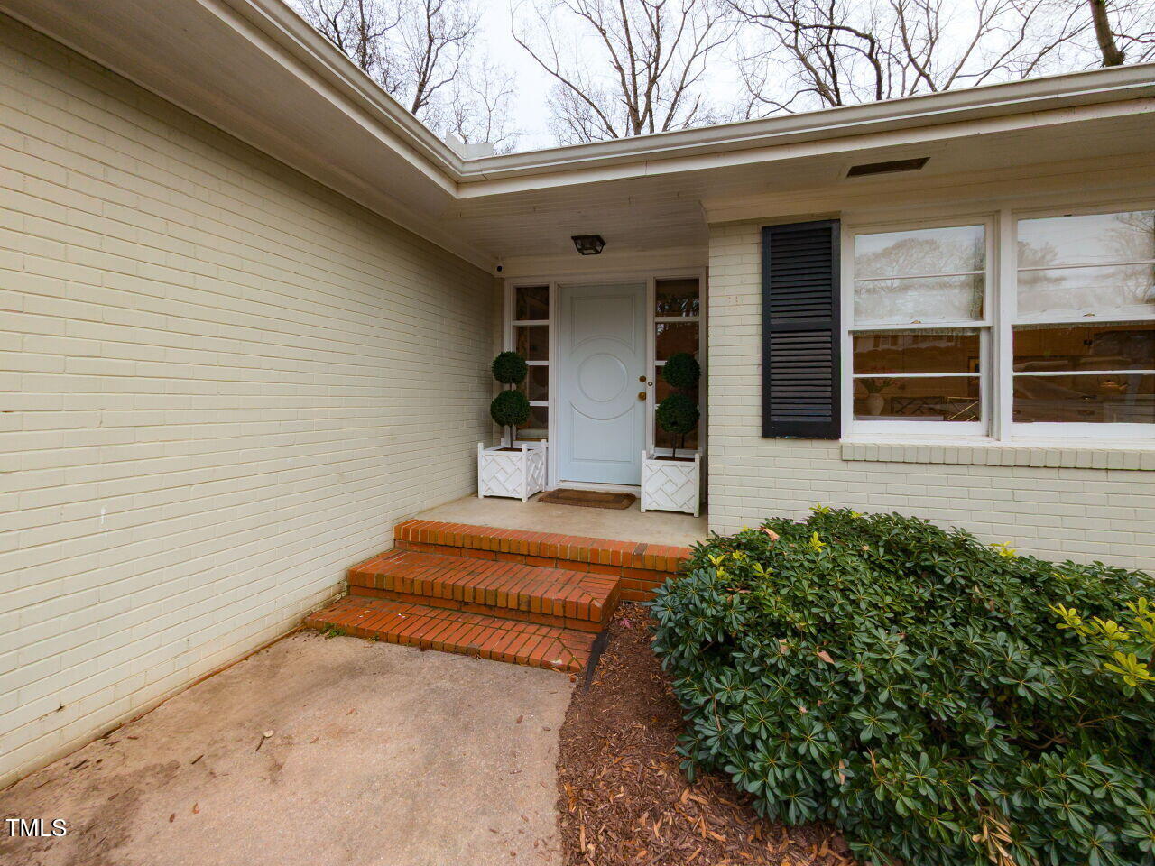 305 W Drewry Lane