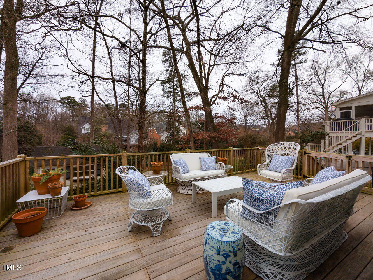305 W Drewry Lane