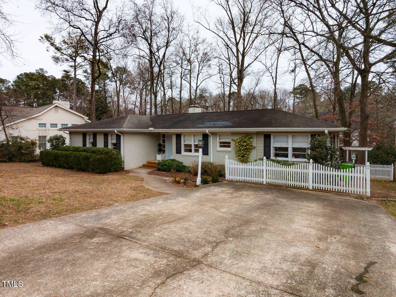 305 W Drewry Lane