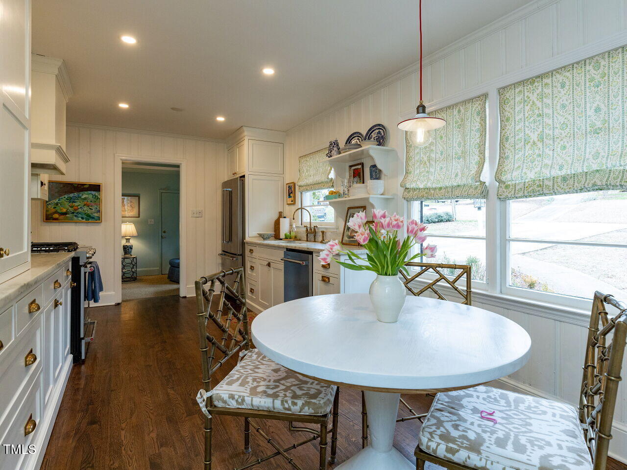 305 W Drewry Lane