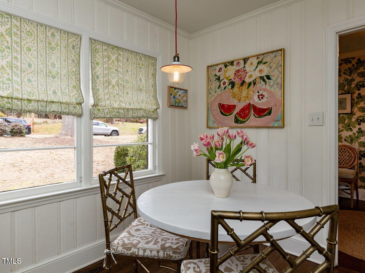 305 W Drewry Lane
